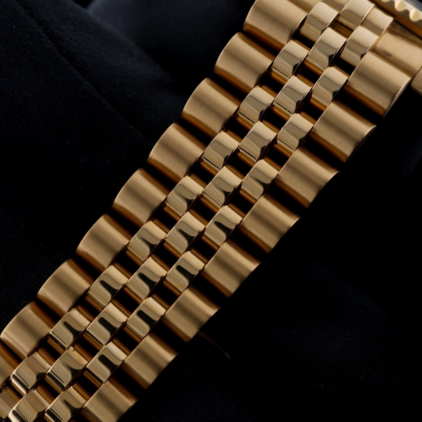 Rolex GMT Master II, Gelbgold, Jubilee, E - Serie, LC100, Ref. 16718, 02 - 1992, B+P - LUXUHRIA