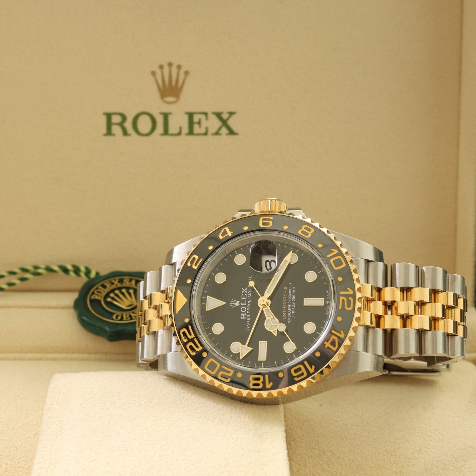 Rolex GMT Master II, Gelbgold/Stahl, Jubilee, Ref. 126713GRNR, 10-2023, B+P - LUXUHRIA