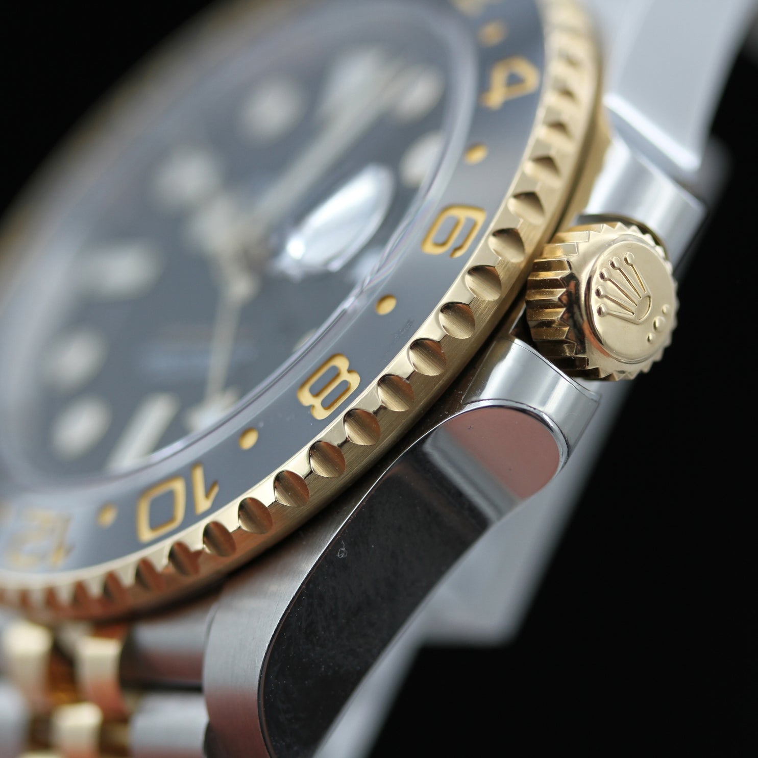 Rolex GMT Master II, Gelbgold/Stahl, Jubilee, Ref. 126713GRNR, 2023, 40 mm, B+P - LUXUHRIA
