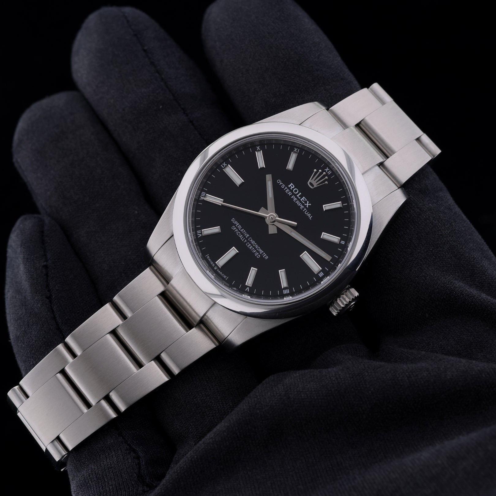 Rolex Oyster Perpetual 34, Black Dial, Oyster, Ref. 124200, 2024, B+P - LUXUHRIA