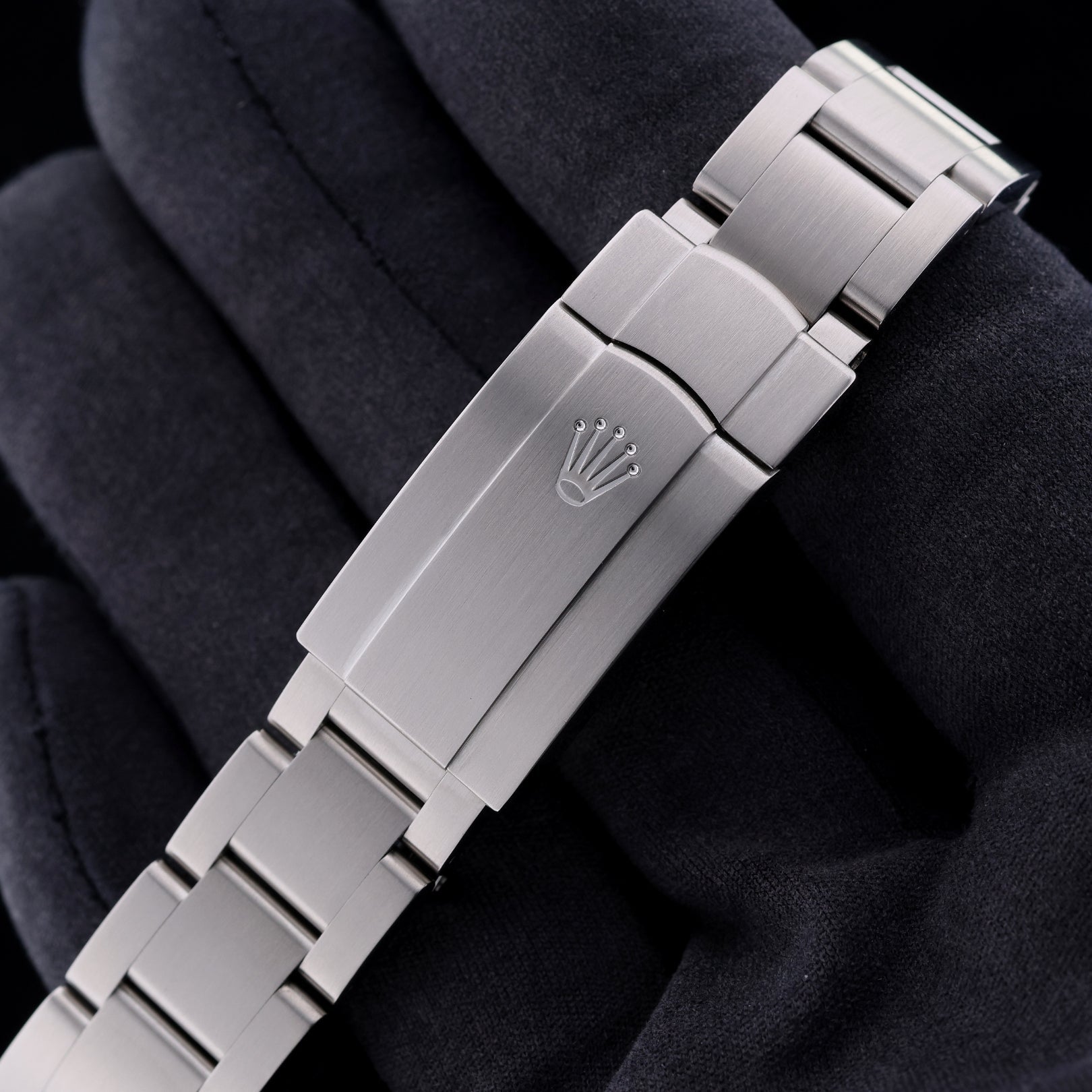 Rolex Oyster Perpetual 34, Black Dial, Oyster, Ref. 124200, 2024, B+P - LUXUHRIA