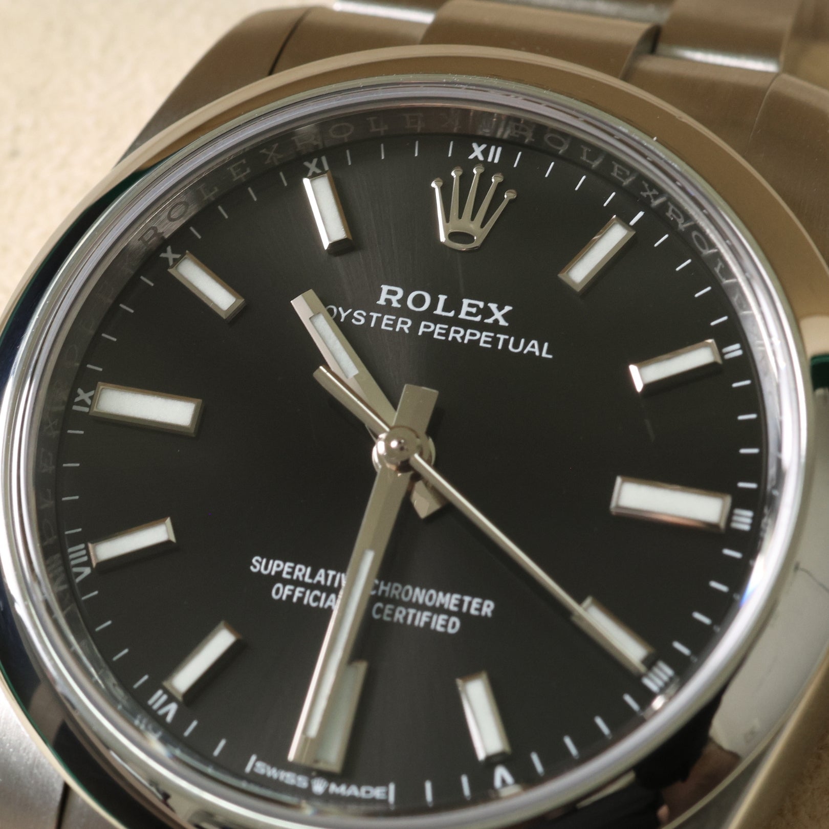 Rolex Oyster Perpetual 34, Black Dial, Oyster, Ref. 124200, 2024, B+P - LUXUHRIA