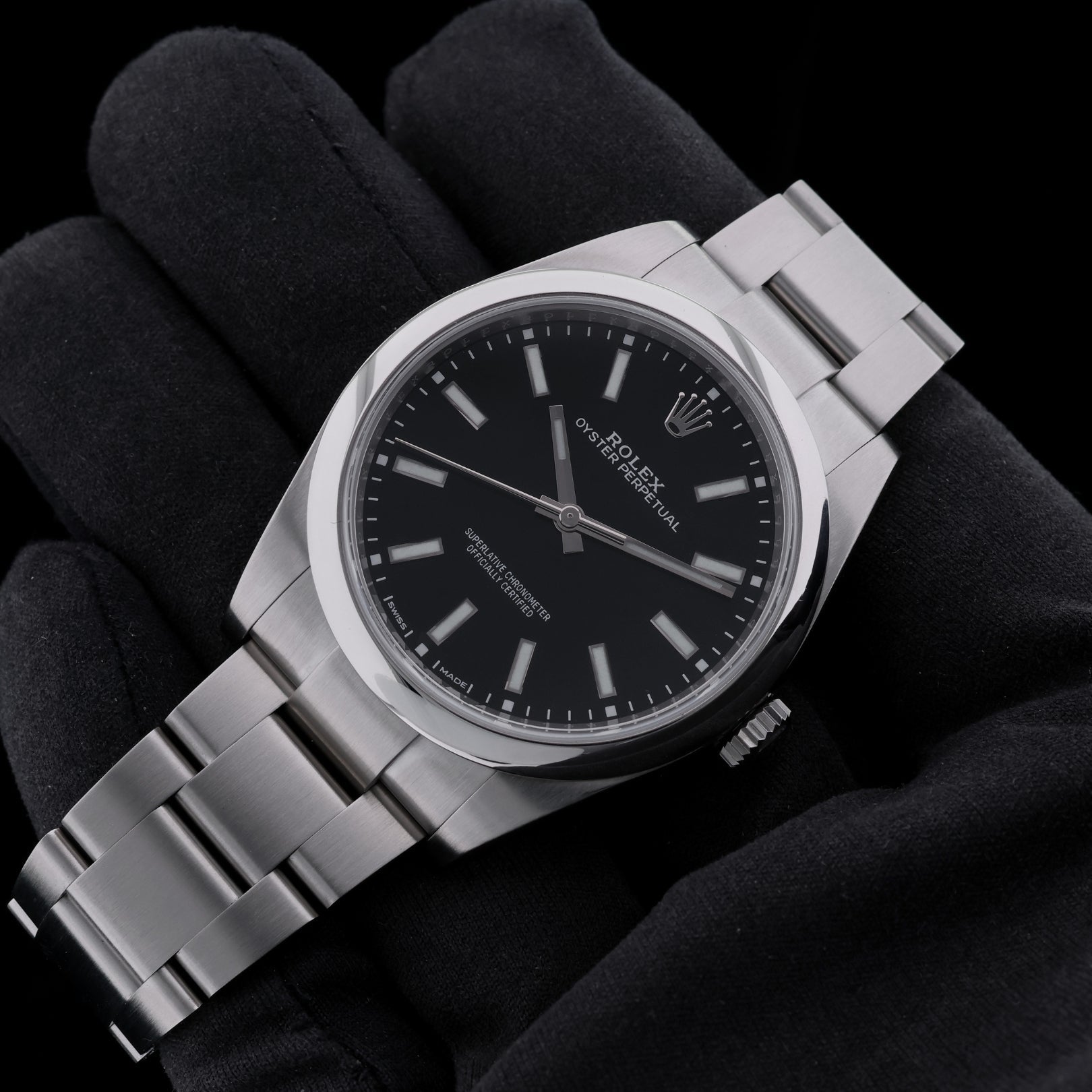 Rolex Oyster Perpetual 39, Black Dial, Ref. 114300, 07 - 2018, B+P - LUXUHRIA