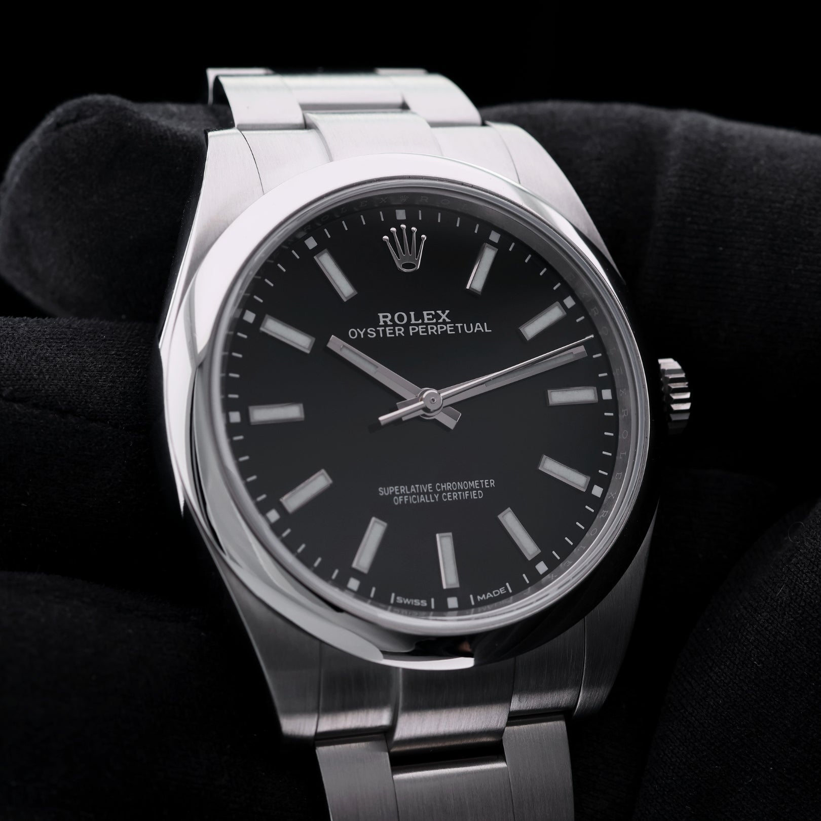 Rolex Oyster Perpetual 39, Black Dial, Ref. 114300, 07 - 2018, B+P - LUXUHRIA