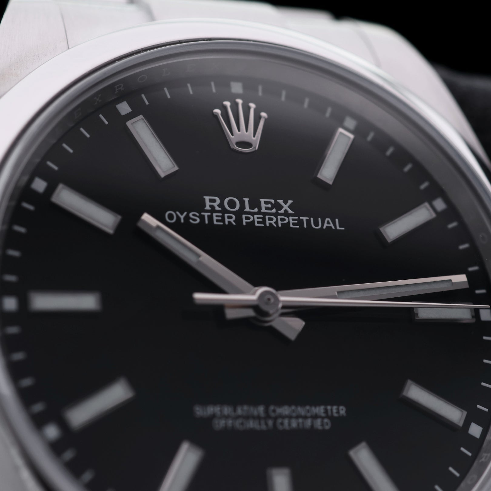 Rolex Oyster Perpetual 39, Black Dial, Ref. 114300, 07 - 2018, B+P - LUXUHRIA