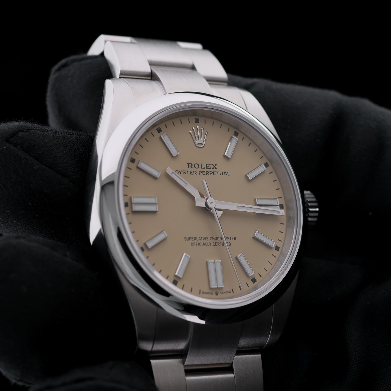 Rolex Oyster Perpetual 41, Beige Dial, ungetragen, Ref. 134300, 2025, B+P - LUXUHRIA