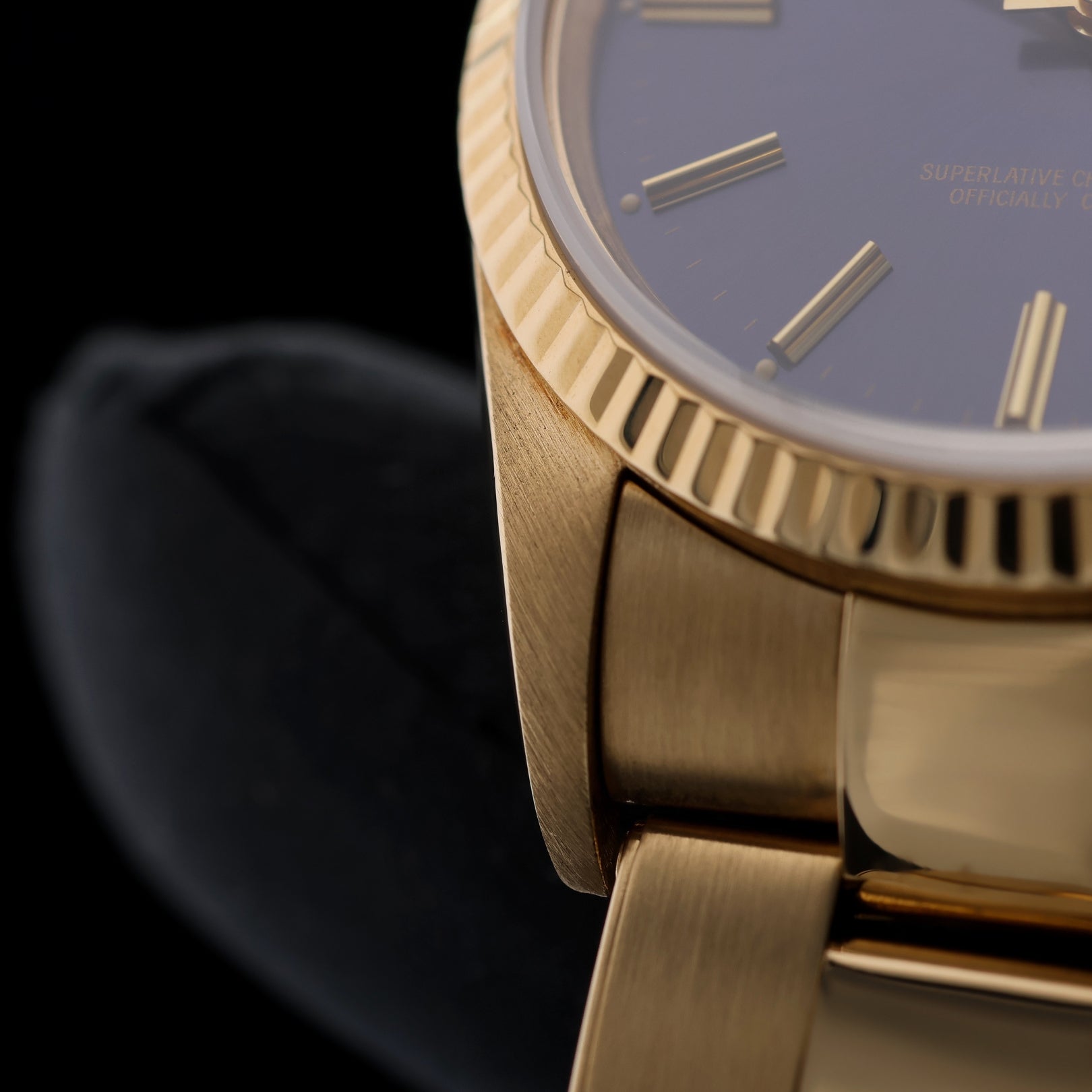 Rolex Oyster Perpetual Date 34 mm, Purple Blue Dial, T Swiss Made T, Vollgold, Ref. 15238, 02 - 1993, B+P - LUXUHRIA
