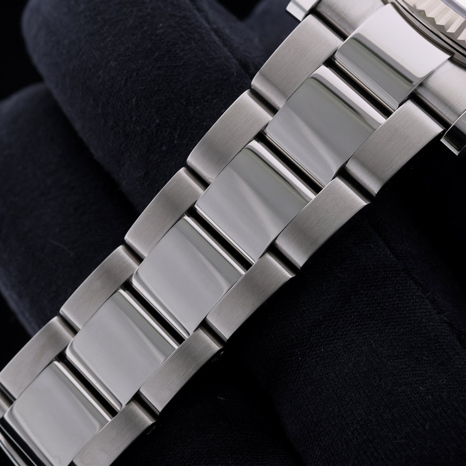 Rolex Oyster Perpetual Date, 34mm, Silver Diamond Dial, Ref. 115234, 05 - 2019, B+P - LUXUHRIA