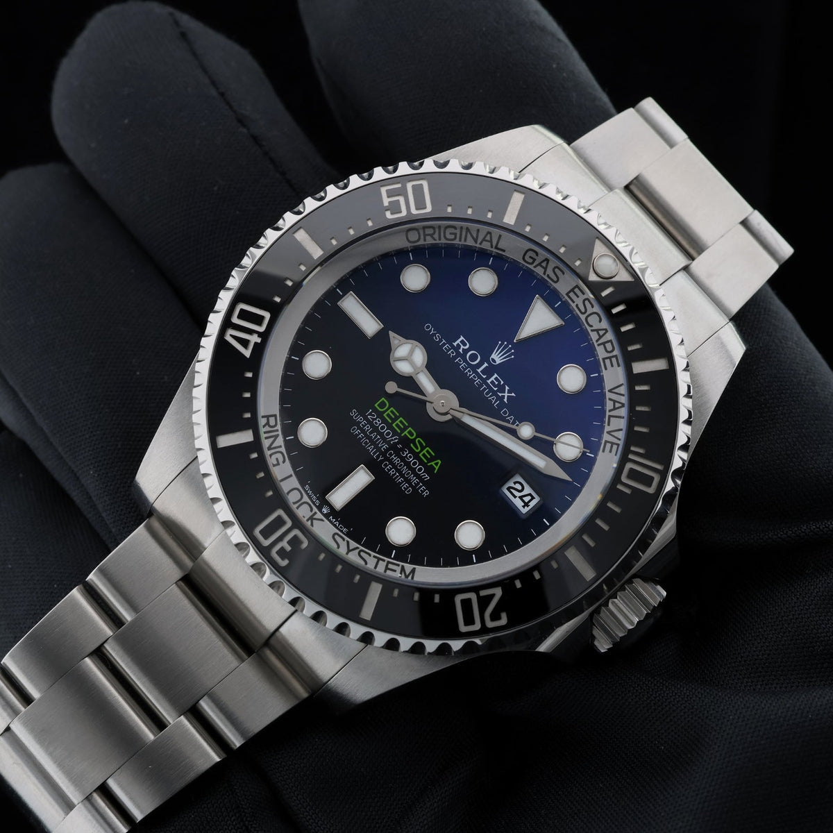 Rolex Sea - Dweller Deepsea Blue 44mm, "James Cameron", Ref. 136660, 2025, B+P - LUXUHRIA