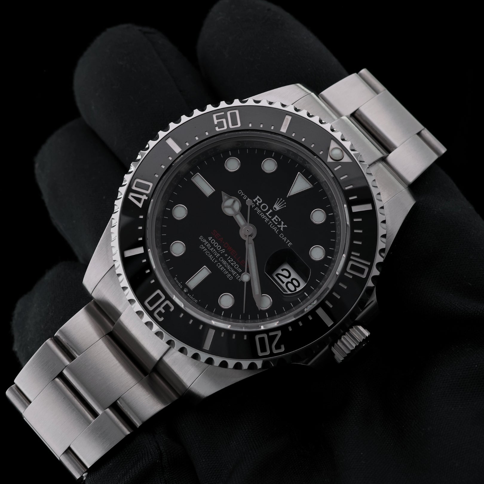 Rolex Sea - Dweller, "Single Red", Oyster, 43mm, Ref. 126600, 2022, B+P - LUXUHRIA