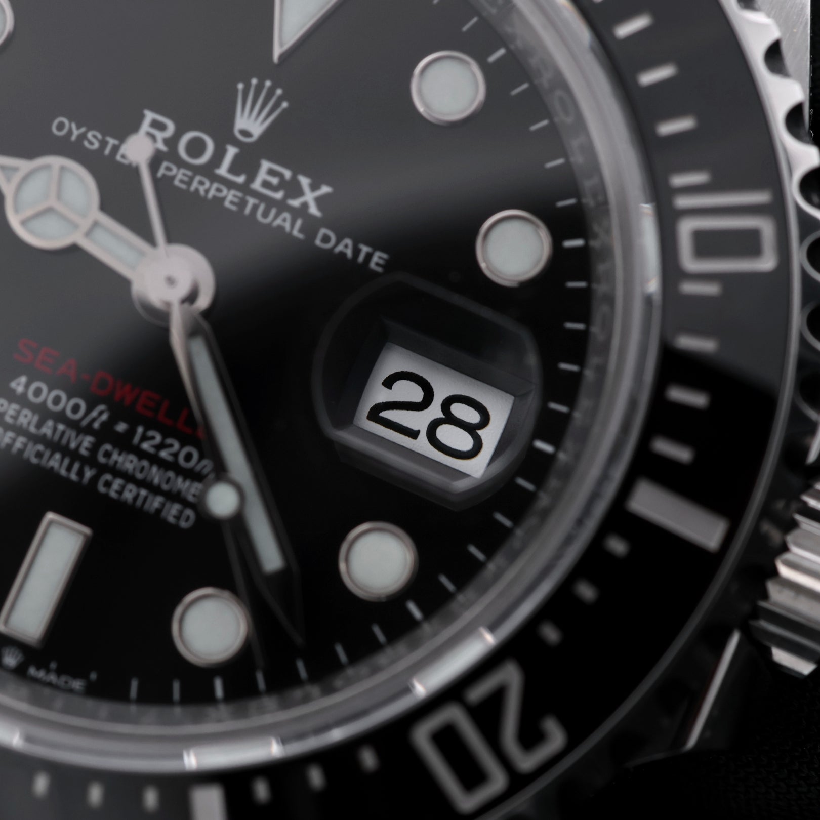 Rolex Sea - Dweller, "Single Red", Oyster, 43mm, Ref. 126600, 2022, B+P - LUXUHRIA