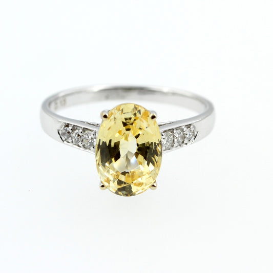 Ring »Saphir Yellow« ca.3.68ct in 18ct. Weißgold gefasst mit 0,11ct. Diamantbesatz, IGI-Zert., RG 53