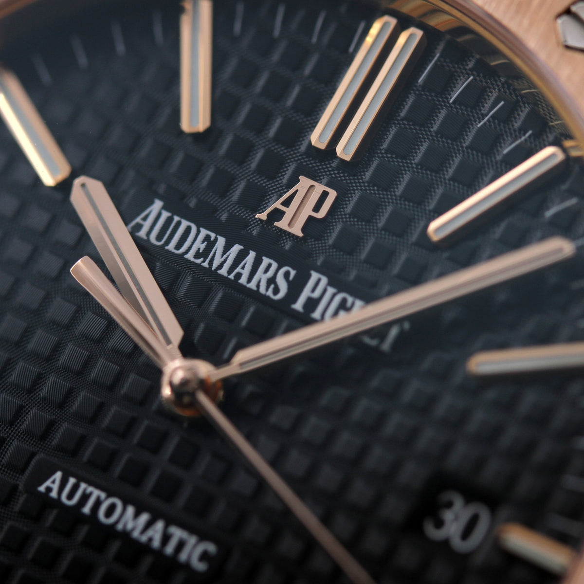 Audemars Piguet Royal Oak, Rosegold, Black Dial, Ref. 15400OR.OO.D002CR.01, 2015, B+P