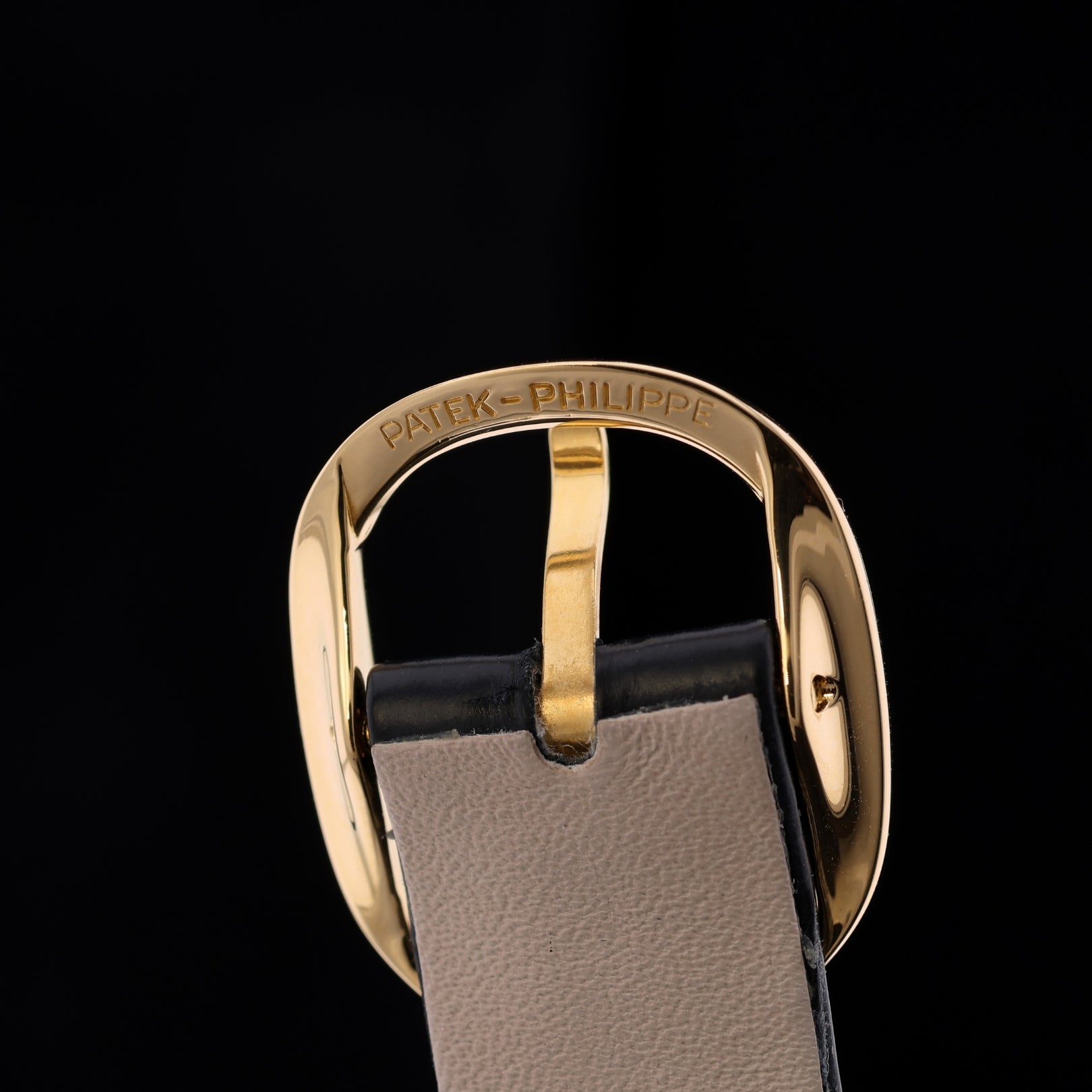 Patek Philippe Ellipse d'Or, Golden Ellipse, Gelbgold, 31.1 x 35.6 mm, Ref. 3738/100J-012, 07-2010, B+P