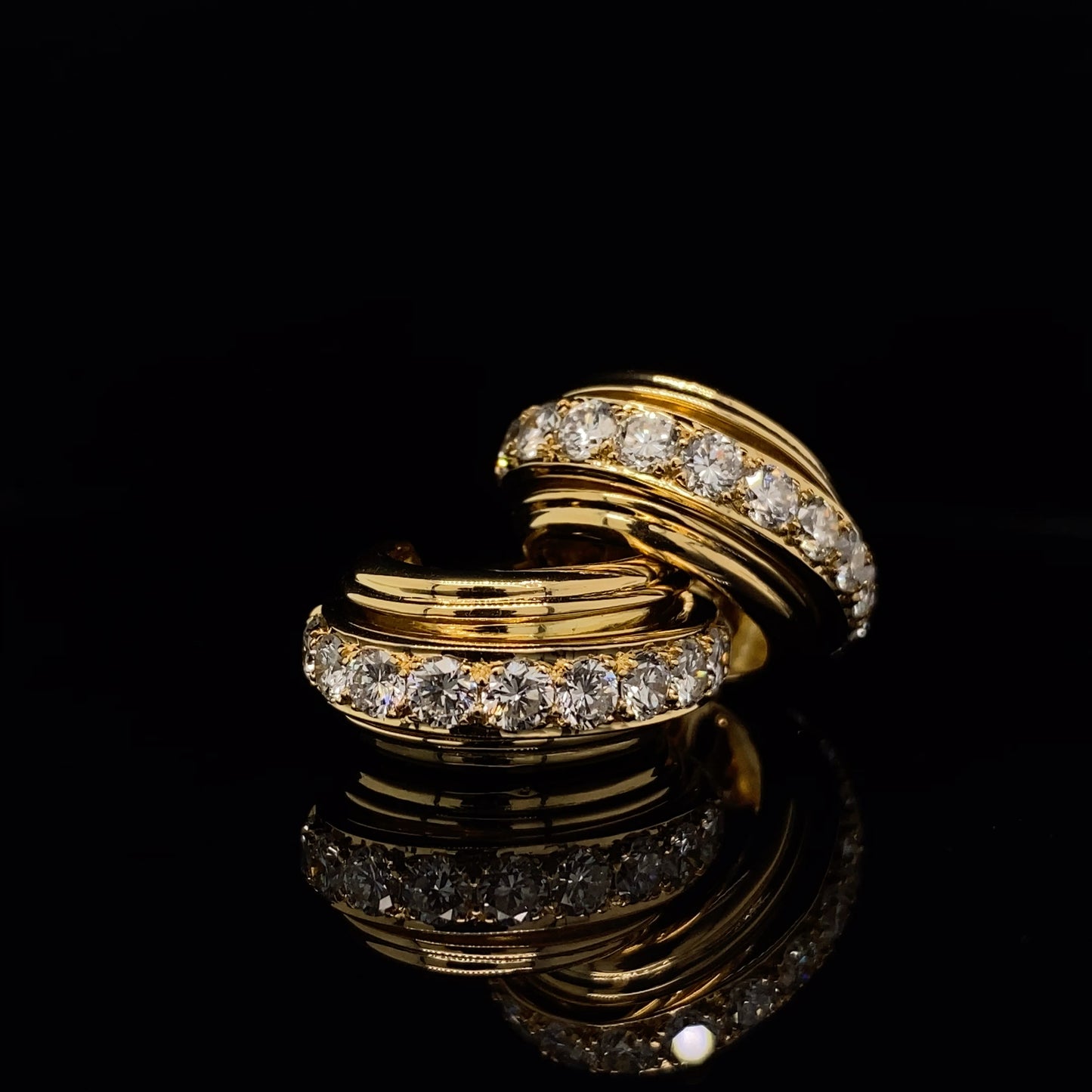 Piaget Possession creole earrings, yellow gold with 6 brilliant-cut diamonds