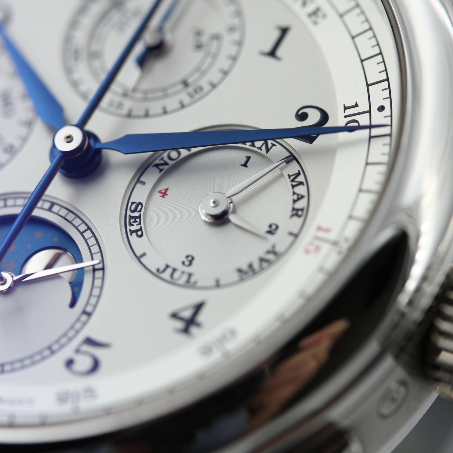 A. Lange & Söhne 1815, Platin Rattrapante 42mm, Perpetual Calendar, Platinschliesse, Ref. 421.025FE, B+P - LUXUHRIA