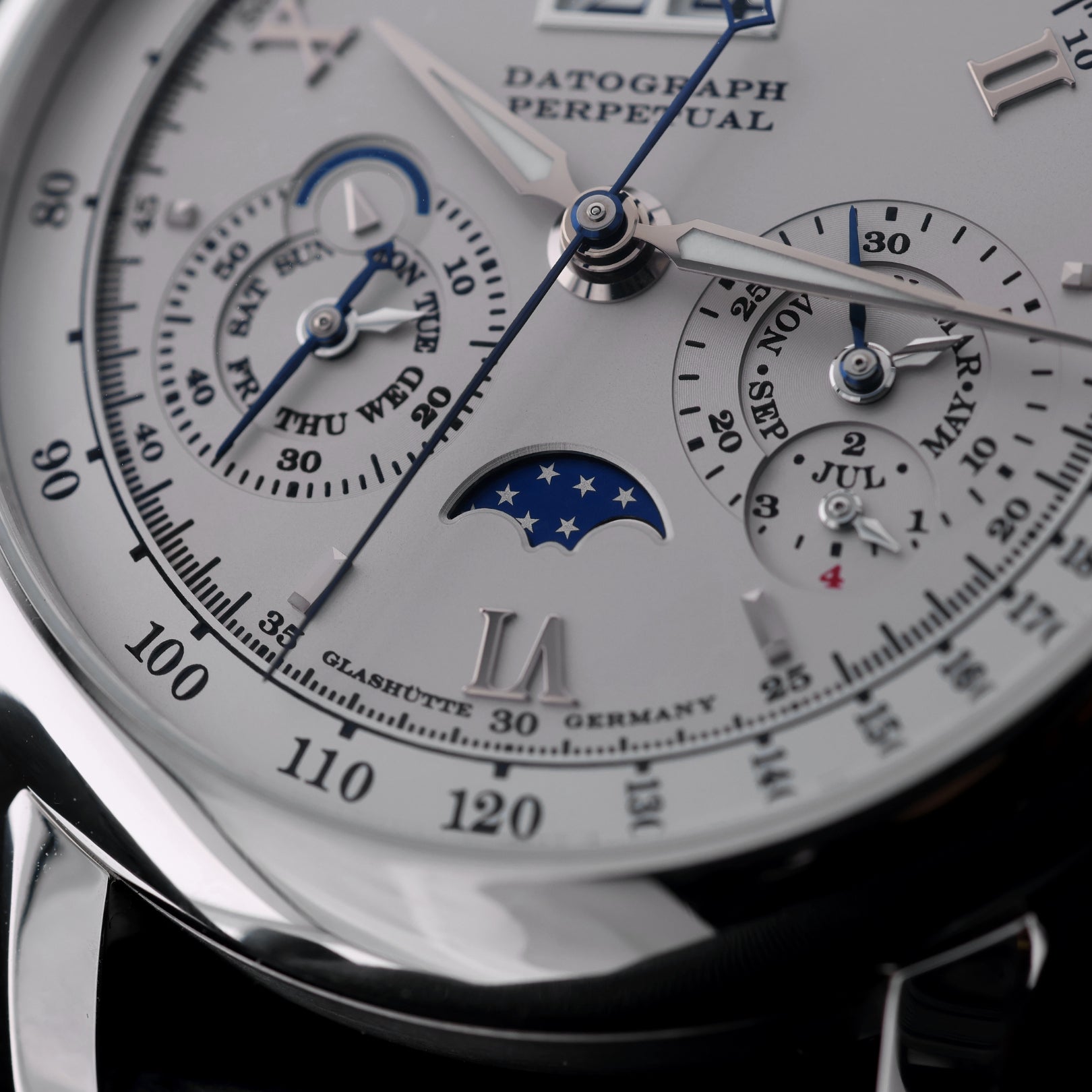 A. Lange & Söhne Datograph Perpetual, 950er Platin, ALS - Service 10/2024, Ref. 410.025E, B+P - LUXUHRIA