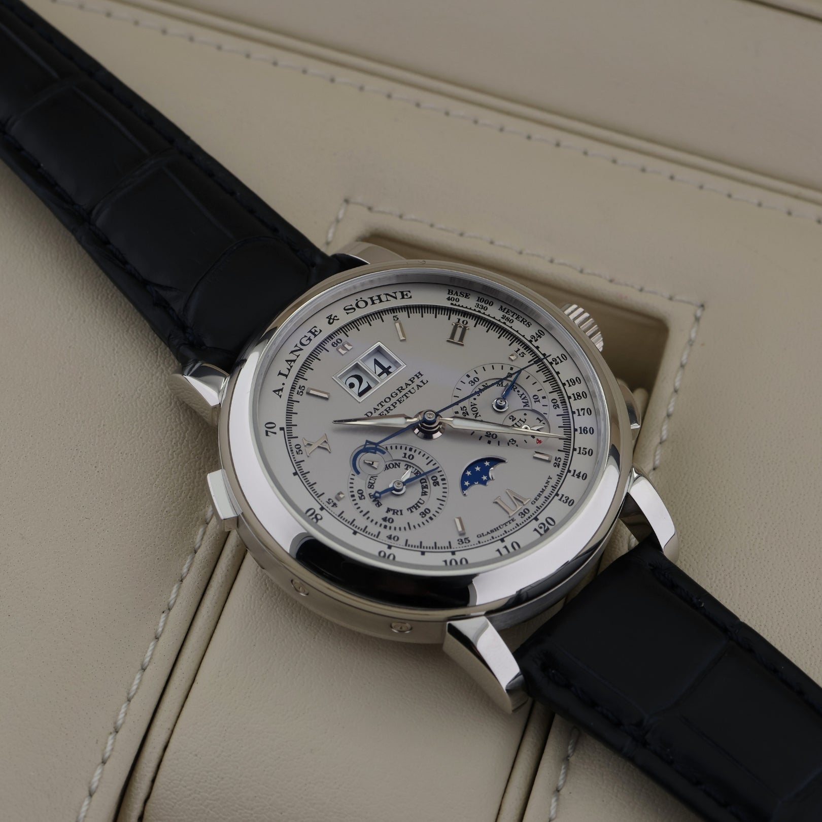 A. Lange & Söhne Datograph Perpetual, 950er Platin, ALS - Service 10/2024, Ref. 410.025E, B+P - LUXUHRIA