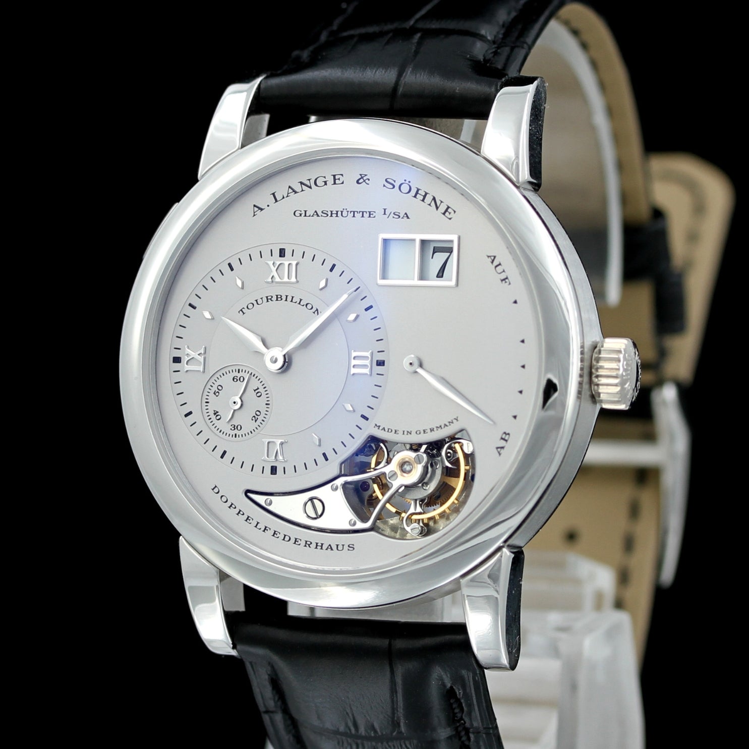 A. Lange & Söhne Lange 1 in Platin, Tourbillon, Limited 1XX of 150, Ref. 704.025, ALS-Service 08-2023, Box+Papiere - LUXUHRIA