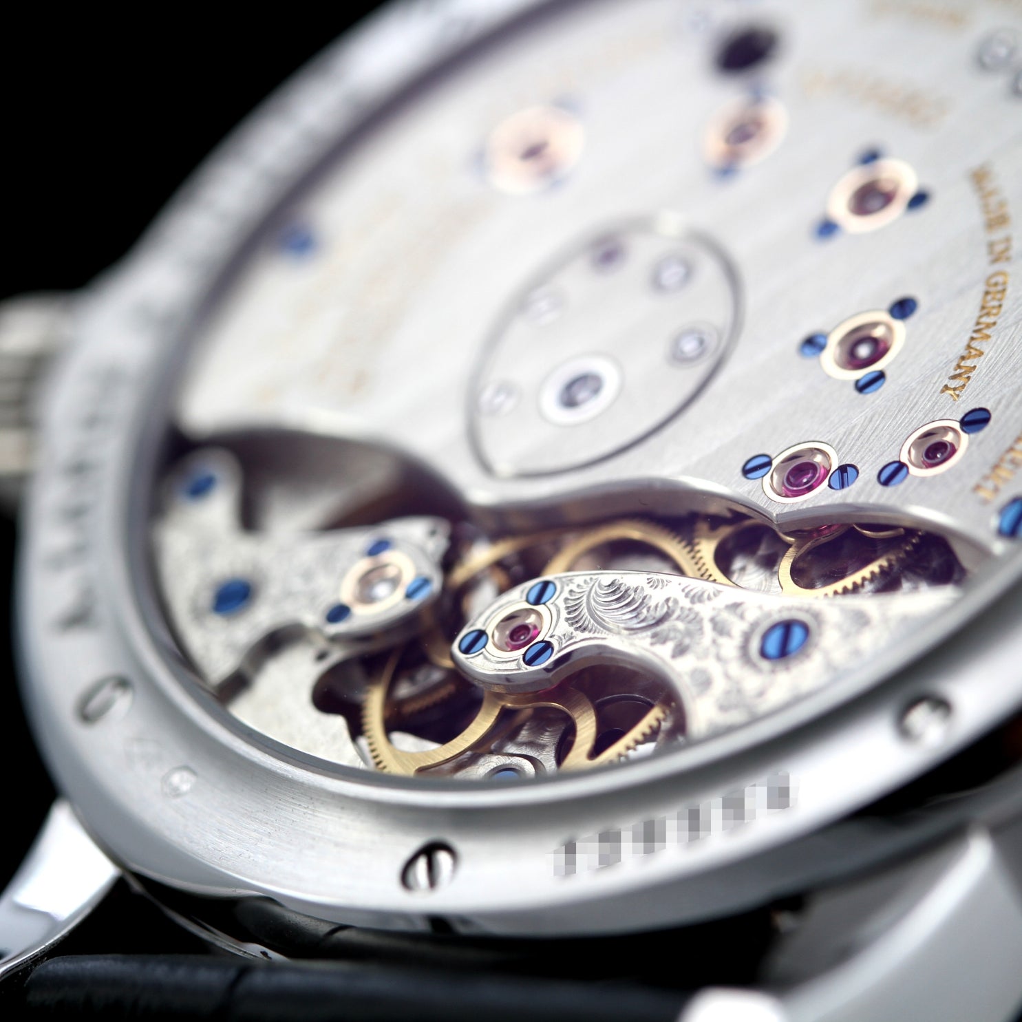 A. Lange & Söhne Lange 1 in Platin, Tourbillon, Limited 1XX of 150, Ref. 704.025, ALS-Service 08-2023, Box+Papiere - LUXUHRIA