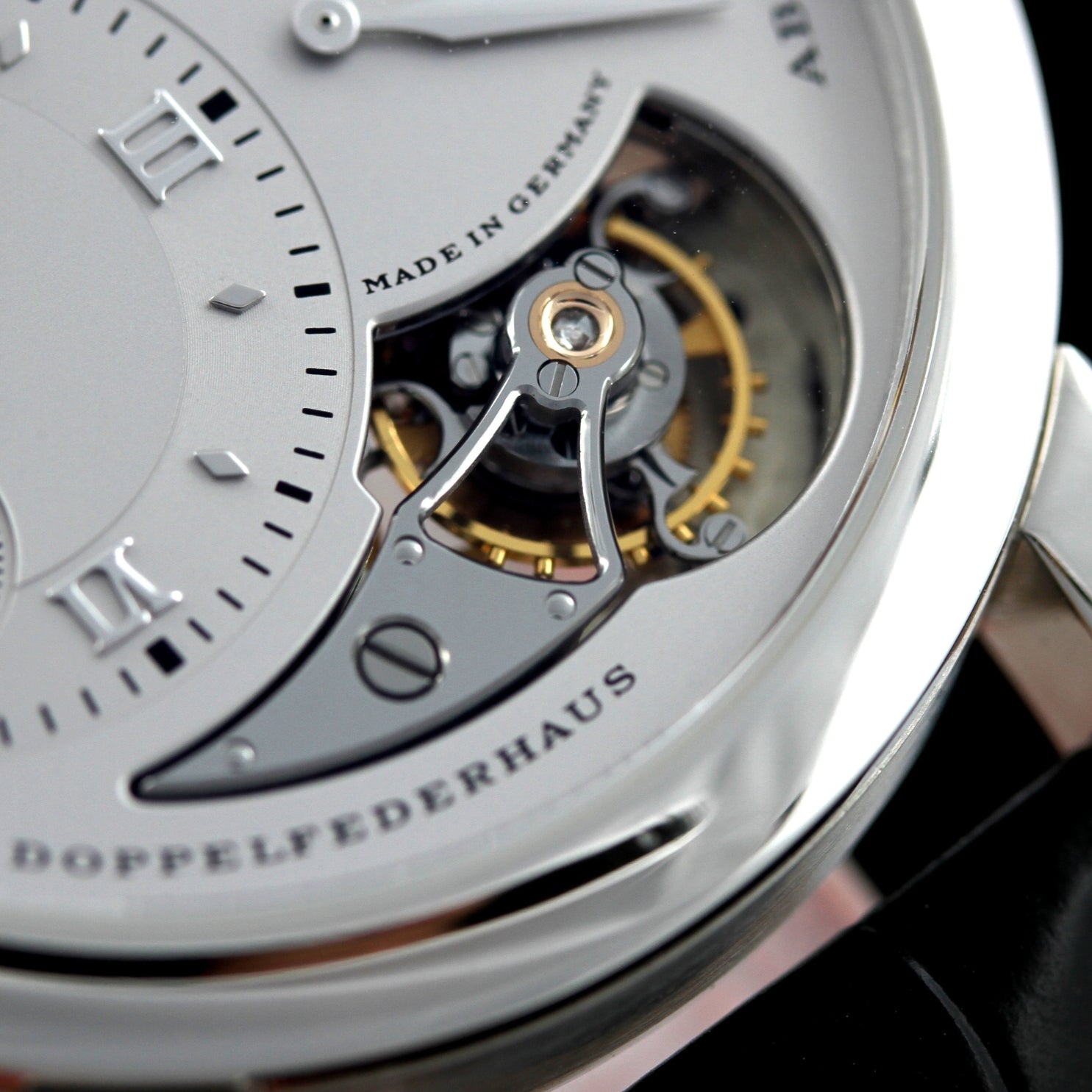 A. Lange & Söhne Lange 1 in Platin, Tourbillon, Limited 1XX of 150, Ref. 704.025, ALS-Service 08-2023, Box+Papiere - LUXUHRIA