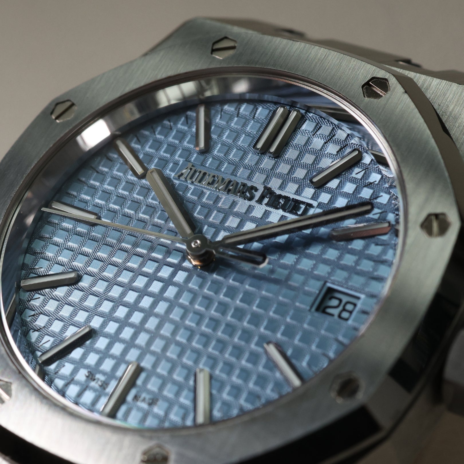 Audemars Piguet Royal Oak Selfwinding, Ice Blue Dial, 37mm, Ref. 15550ST.OO.1356ST.08, 2024, B+P - LUXUHRIA