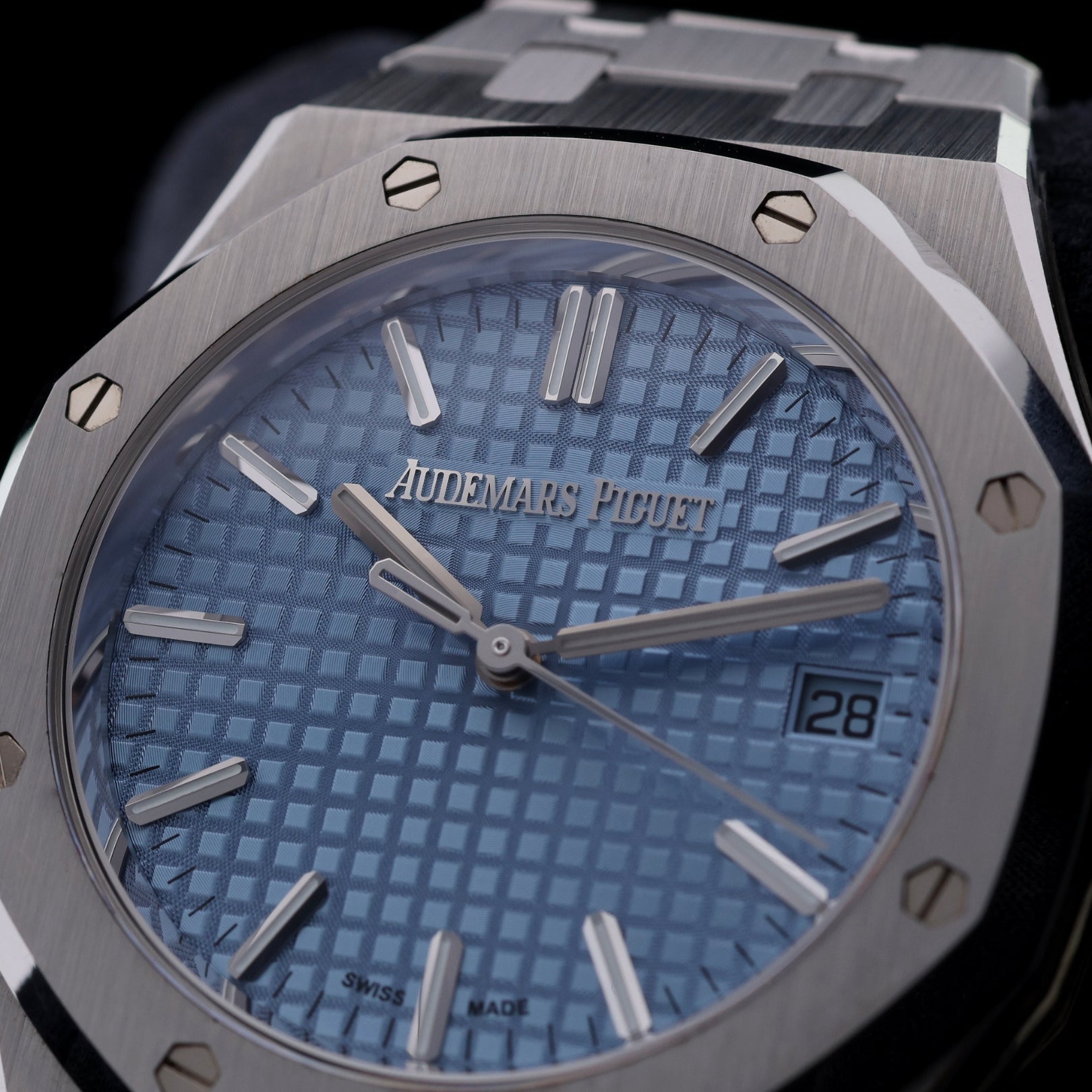 Audemars Piguet Royal Oak Selfwinding, Ice Blue Dial, 37mm, Ref. 15550ST.OO.1356ST.08, 2024, B+P - LUXUHRIA