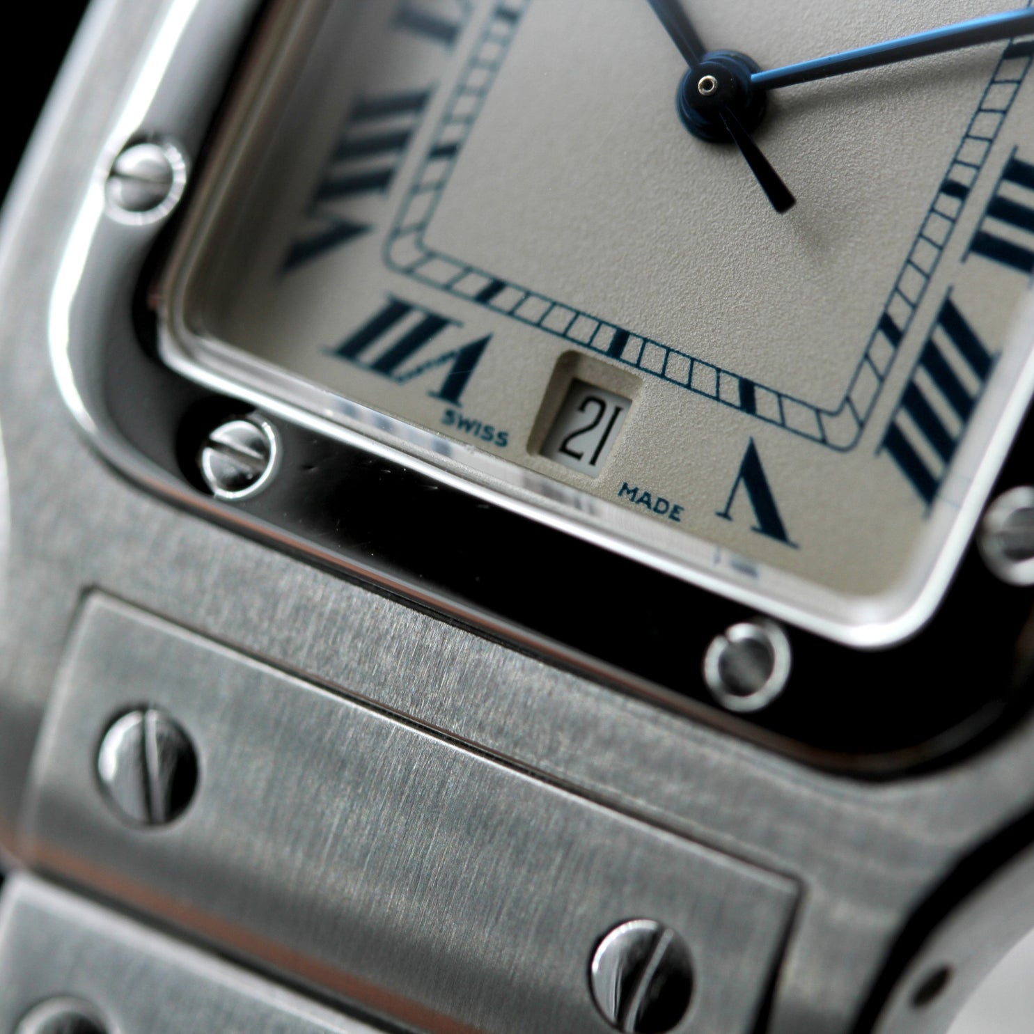 Cartier Santos Galbée 29x41 mm, Stahl, rom. Weiss, Ref. 1564, Cartier - Service 11 - 2024, B+P - LUXUHRIA