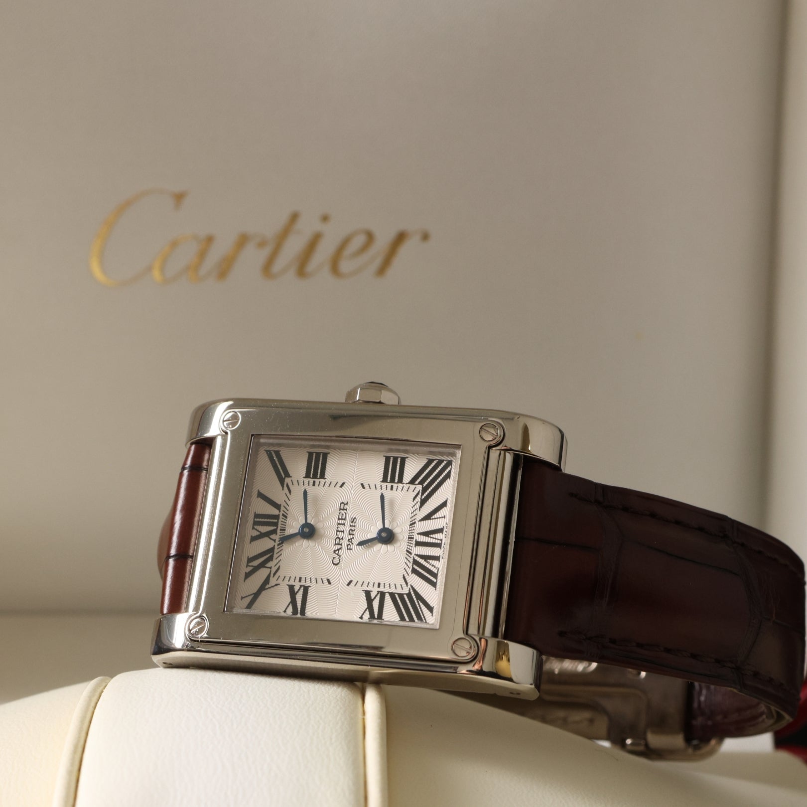 Cartier Tank Vis Dual Time, Weißgold, Lederarmband, Ref. W1534351, mit Box - LUXUHRIA
