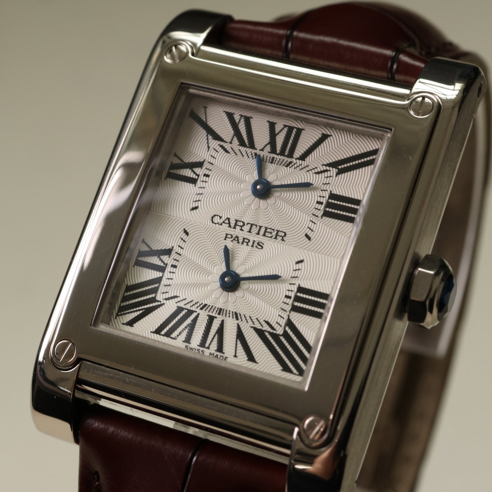 Cartier Tank Vis Dual Time, Weißgold, Lederarmband, Ref. W1534351, mit Box - LUXUHRIA