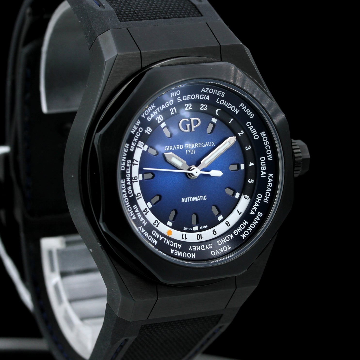 Girard-Perregaux Laureato Absolute Black 44 WW.TC, Ref. 81065-21-491-FH6A, Titan, B+P - LUXUHRIA