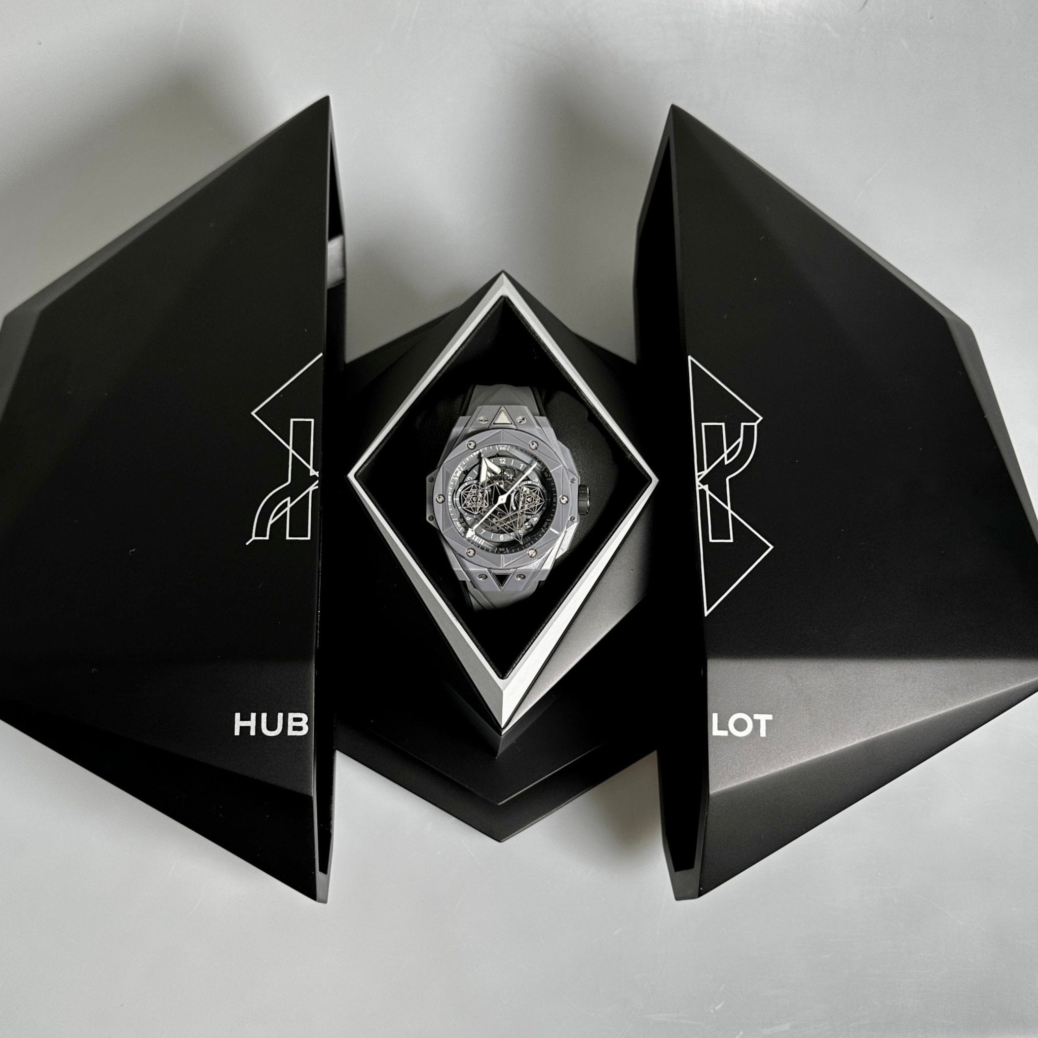 Hublot Big Bang Sang Bleu, Limited 1 out of 200, Ref. 418.FX.8007.RX.MXM21, B+P - LUXUHRIA