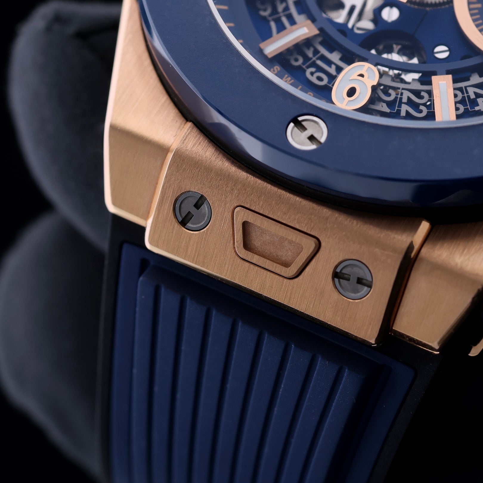 Hublot Big Bang Unico, King Gold Blue, Erstkaufrechnung, Ref. 441.OL.5181.RX, mit Box & digitalem Zertifitkat - LUXUHRIA