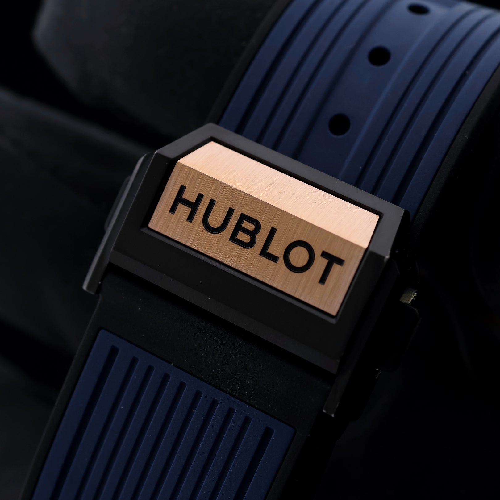 Hublot Big Bang Unico, King Gold Blue, Erstkaufrechnung, Ref. 441.OL.5181.RX, mit Box & digitalem Zertifitkat - LUXUHRIA