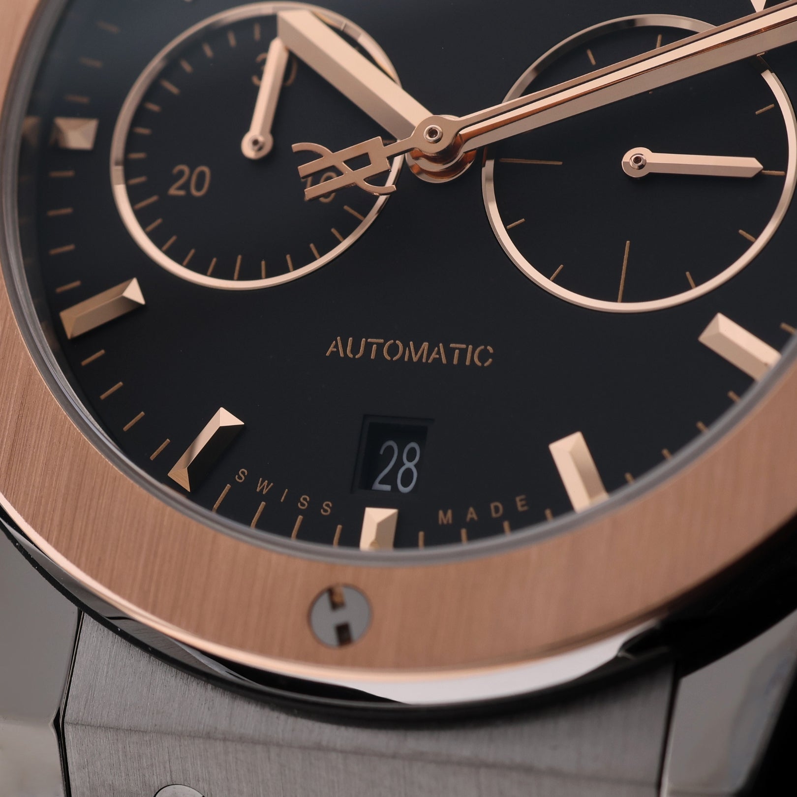 Hublot Classic Fusion Chronograph Titanium King Gold 42mm, Service 2026, Ref. 541.NO.1181.RX, Box+Erstkaufrechnung - LUXUHRIA