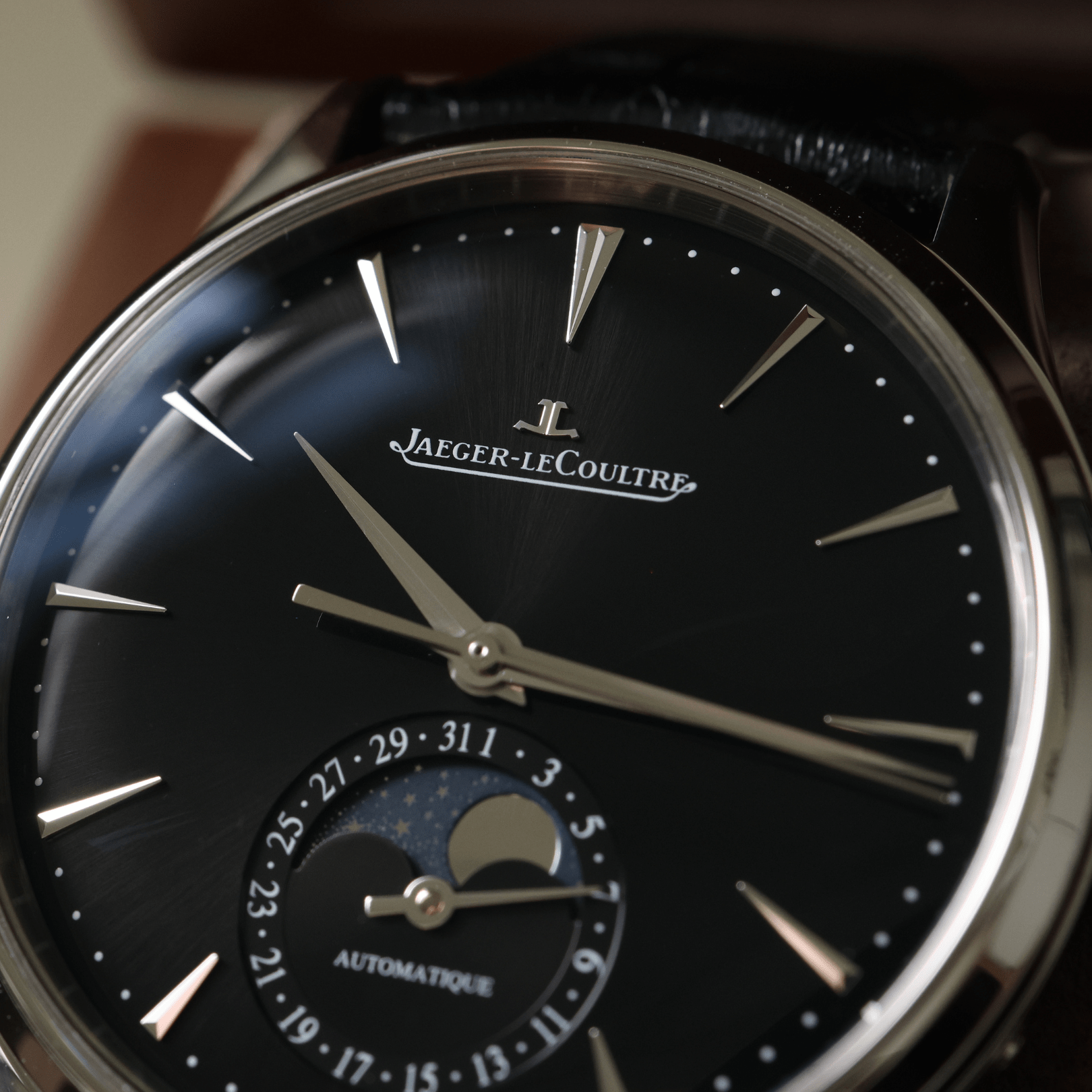 Jaeger-LeCoultre Master Ultra Thin Moon, Black Dial, Edelstahl, Ref. Q1368471, 12-2024, B+P - LUXUHRIA
