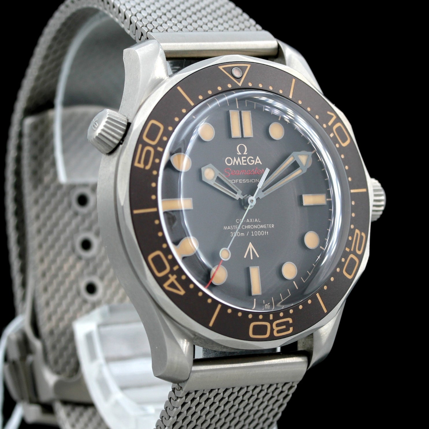 Omega Seamaster Diver 300 »007 James Bond« 42mm, Titan, Titan-Band, Ref. 21090422001001, B+P - LUXUHRIA