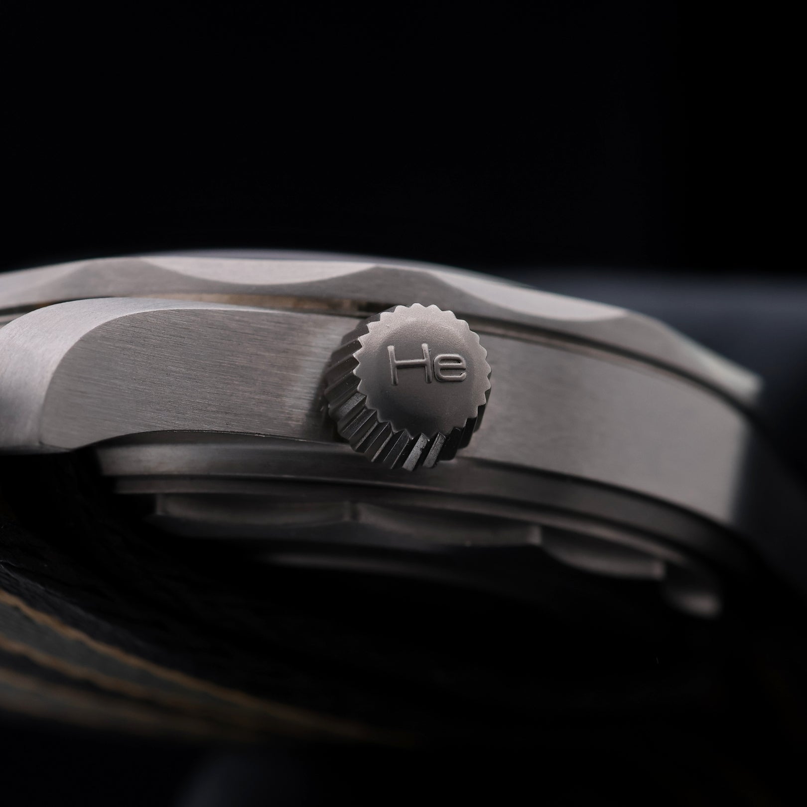 Omega Seamaster Diver 300M, "007 James Bond" Edition, Titan, NATO - Band, Ref. 210.92.42.20.01.001, 2020, B+P - LUXUHRIA