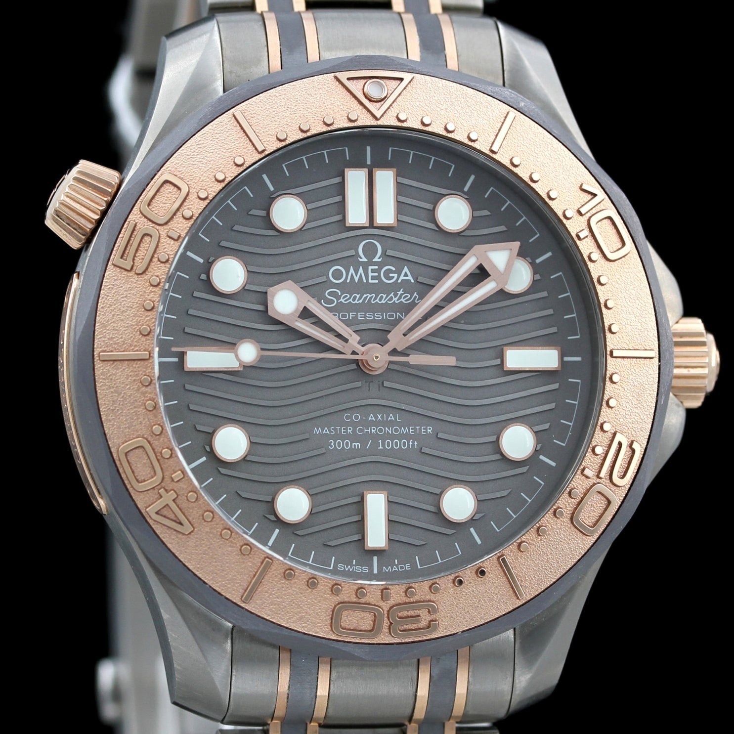 Omega Seamaster Diver Titan-Tantal Sedna Gold, limited 2.500 pcs, Ref. 210.60.42.20.99.001 - LUXUHRIA