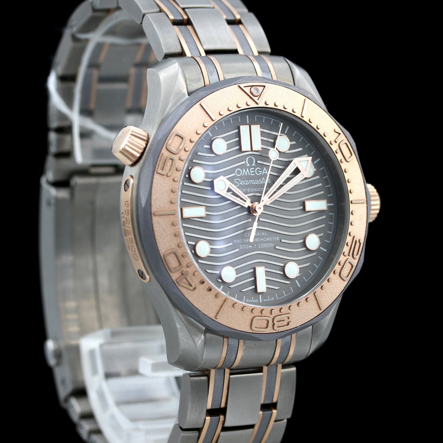 Omega Seamaster Diver Titan-Tantal Sedna Gold, limited 2.500 pcs, Ref. 210.60.42.20.99.001 - LUXUHRIA