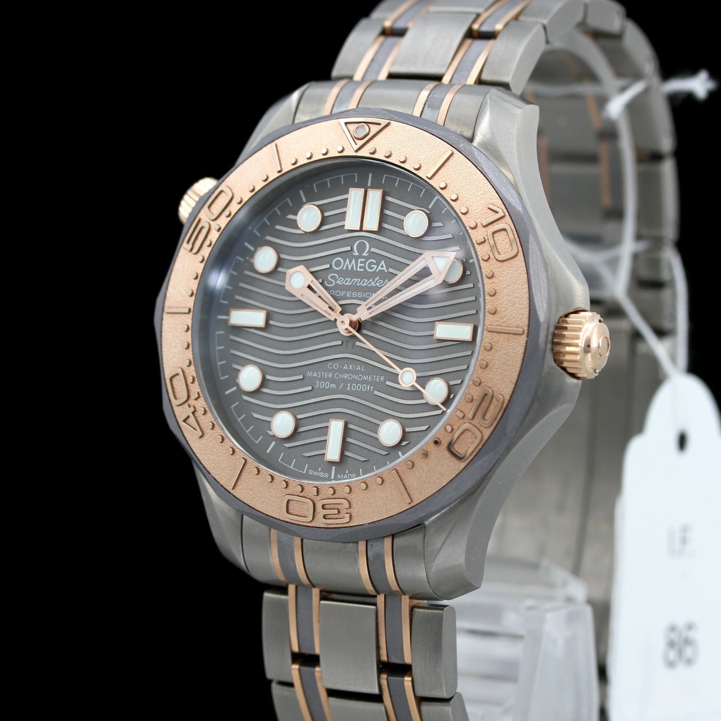 Omega Seamaster Diver Titan-Tantal Sedna Gold, limited 2.500 pcs, Ref. 210.60.42.20.99.001 - LUXUHRIA