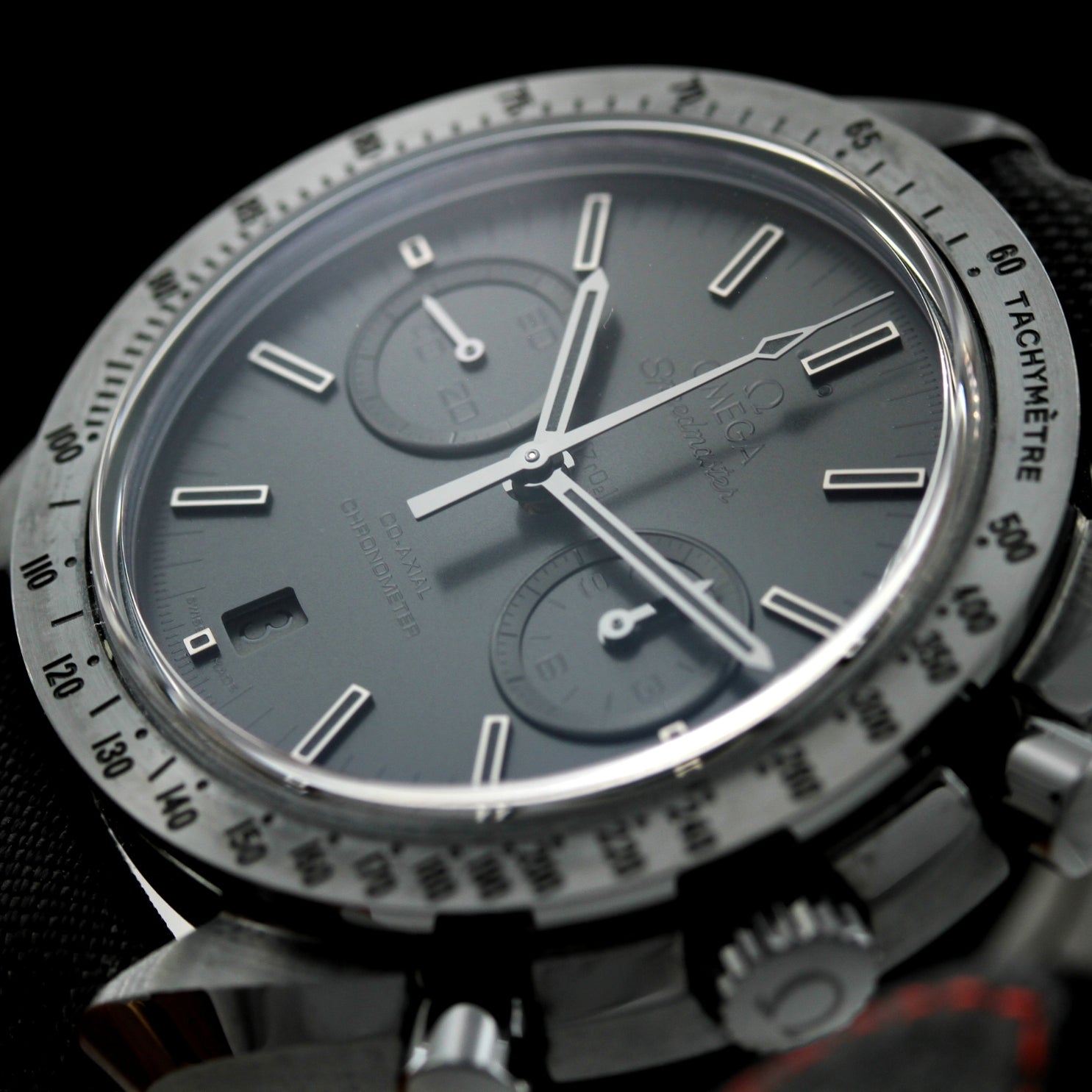 Omega Speedmaster Dark Side Of The Moon 44.25 mm, Keramik, Ref. 311.92.44.51.01.005, B+P - LUXUHRIA