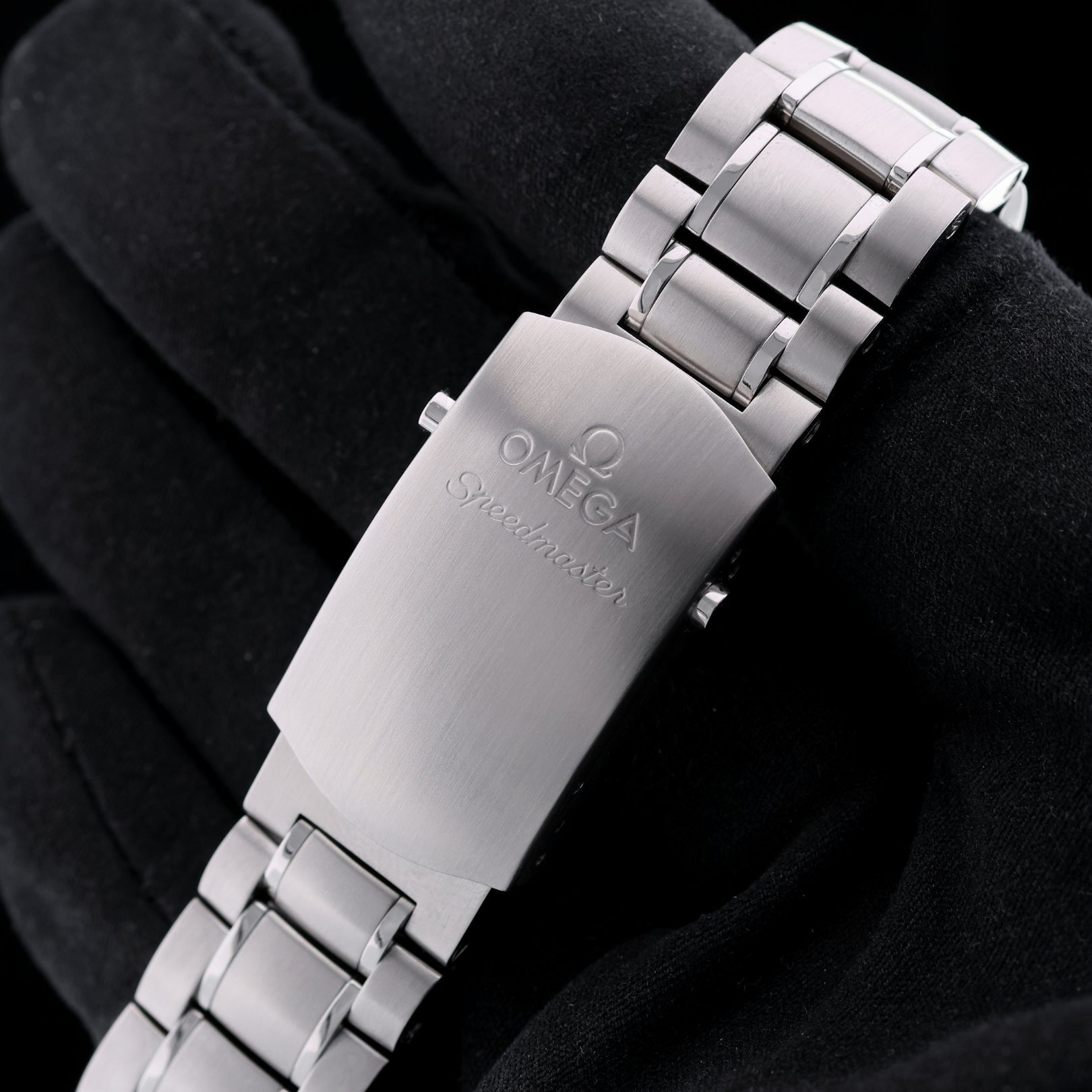 Omega Speedmaster Date / Day‑Date, Black Dial, Rotgold, Ref. 323.21.40.44.01.001, ohne B+P - LUXUHRIA