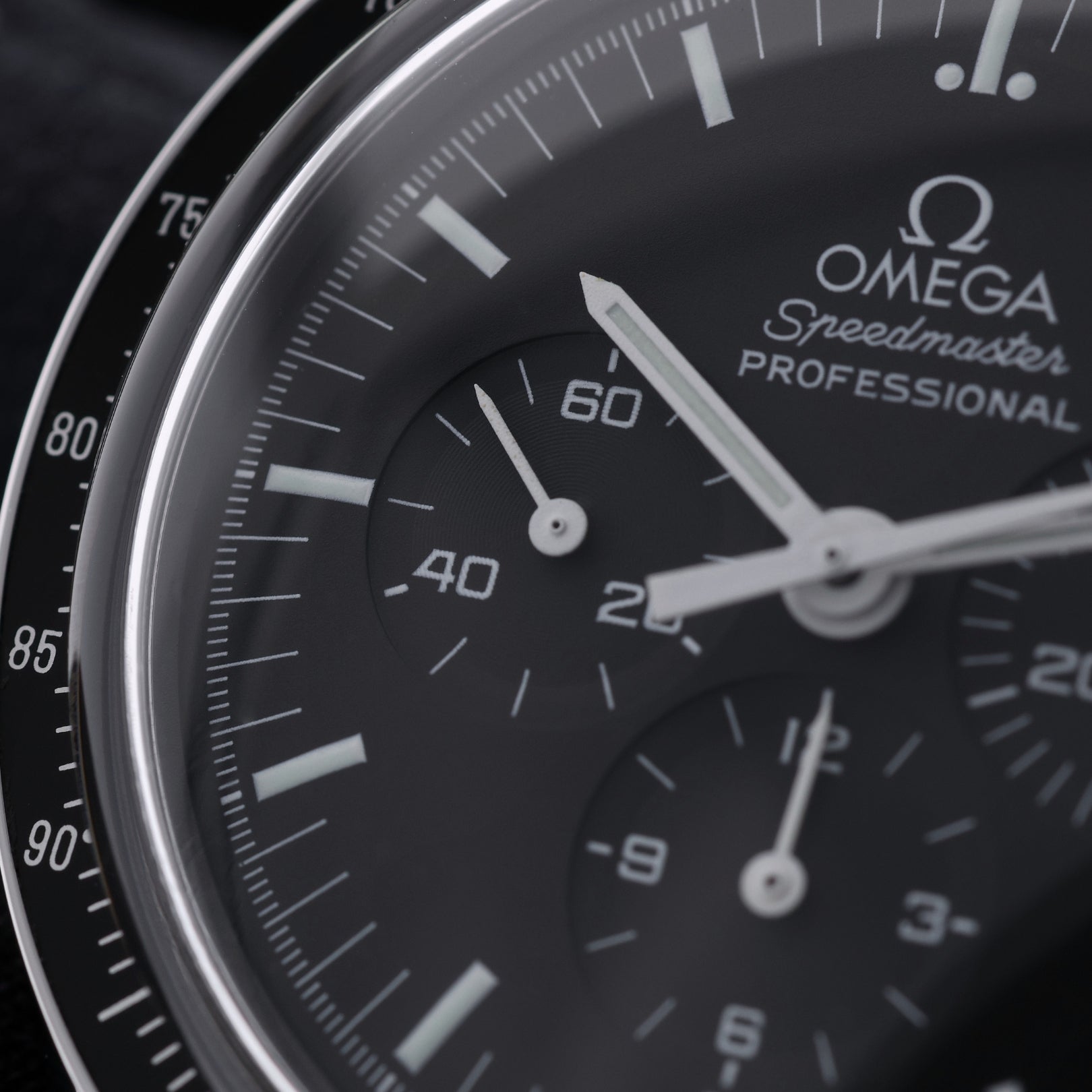 Omega Speedmaster Professional Moonwatch, 42mm, Ref. 3570.50.00, 03 - 2001, B+P - LUXUHRIA