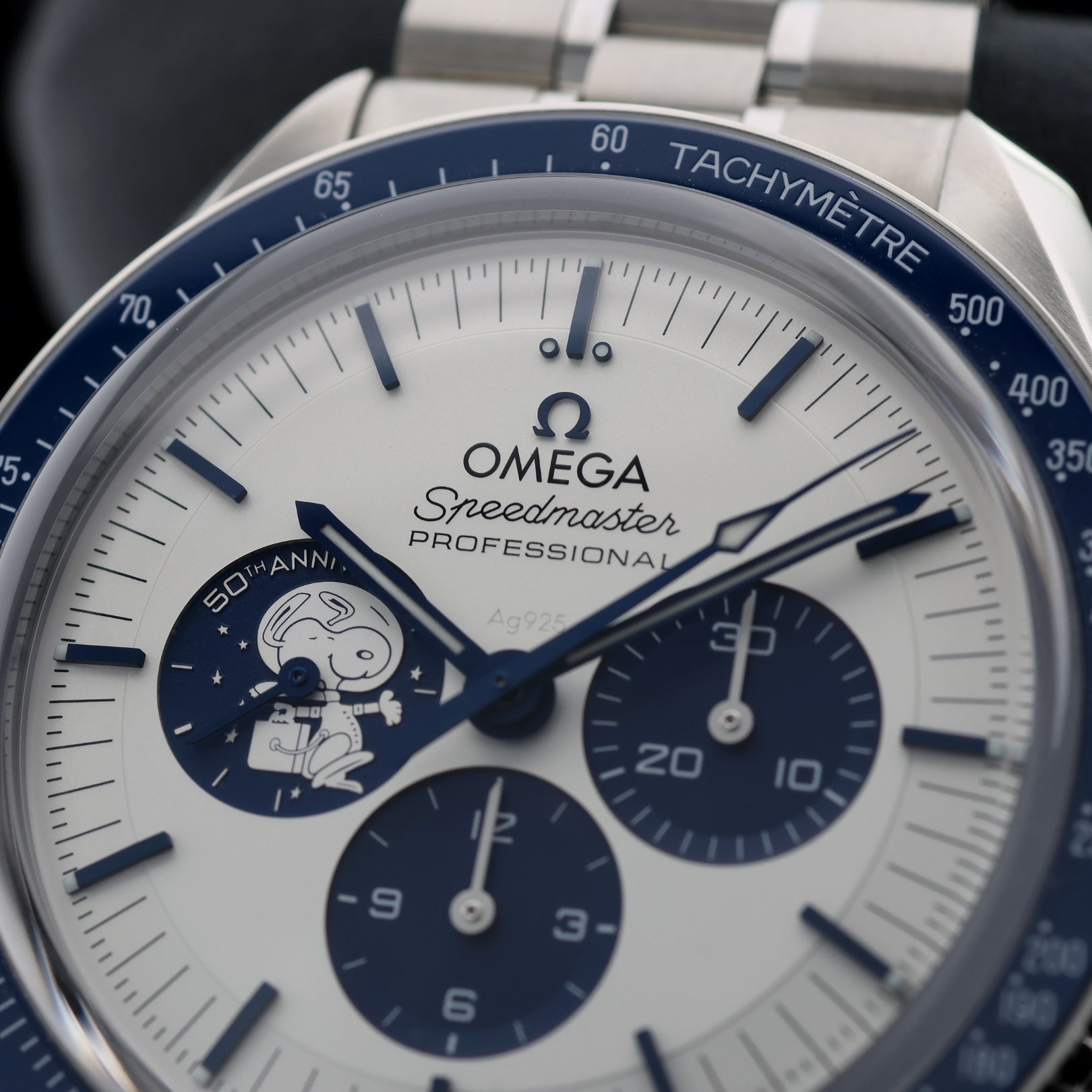 Omega Speedmaster „Silver Snoopy Award“ 50th Anniversary, Ref. 310.32.42.50.02.001, 09 - 2024, B+P - LUXUHRIA