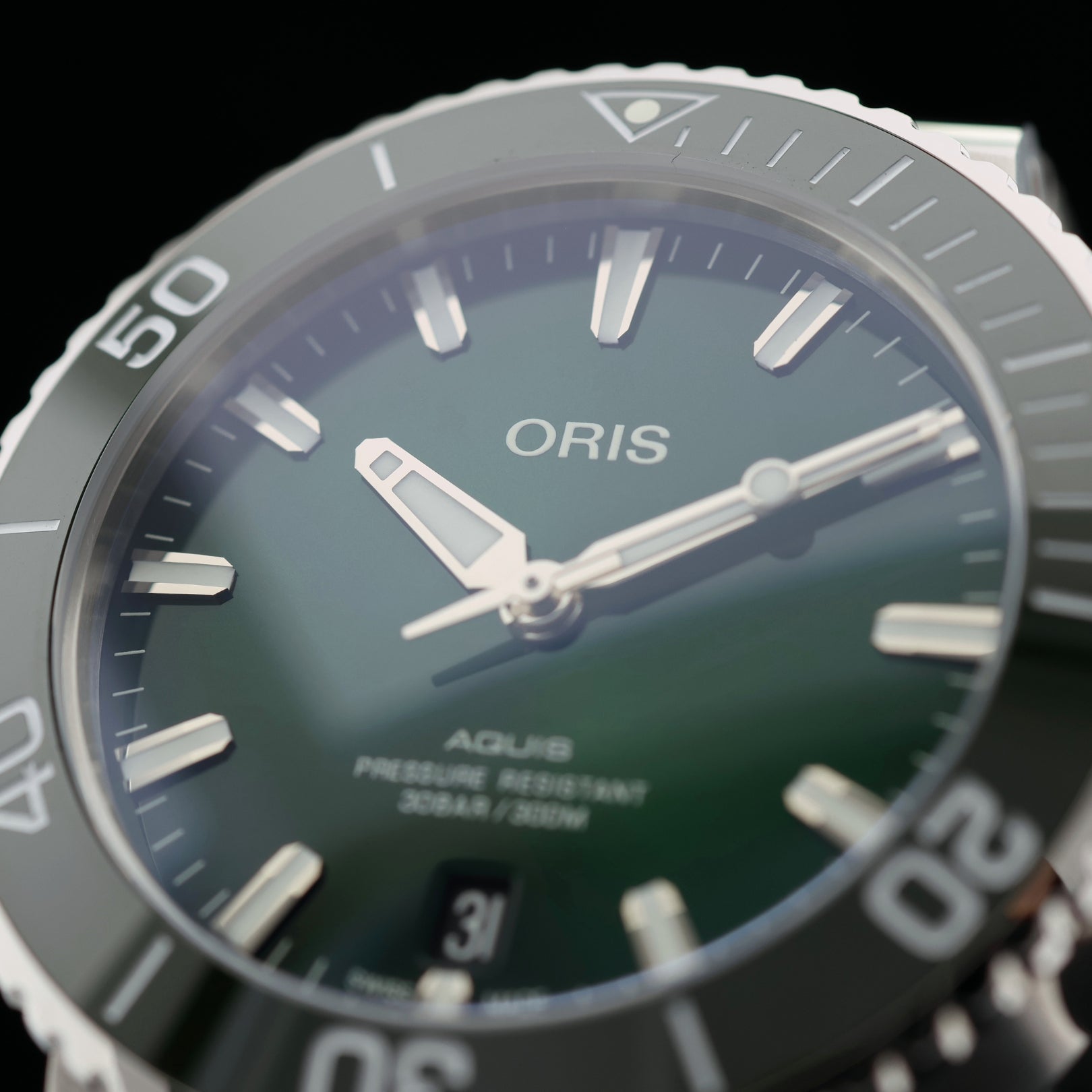 Oris Aquis Date 39.5mm, Ref. 01 733 7732 4157 - 07 5 21 10FC, B+P - LUXUHRIA