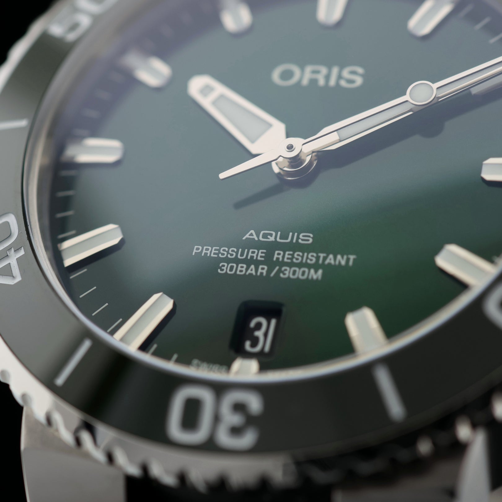 Oris Aquis Date 39.5mm, Ref. 01 733 7732 4157 - 07 5 21 10FC, B+P - LUXUHRIA