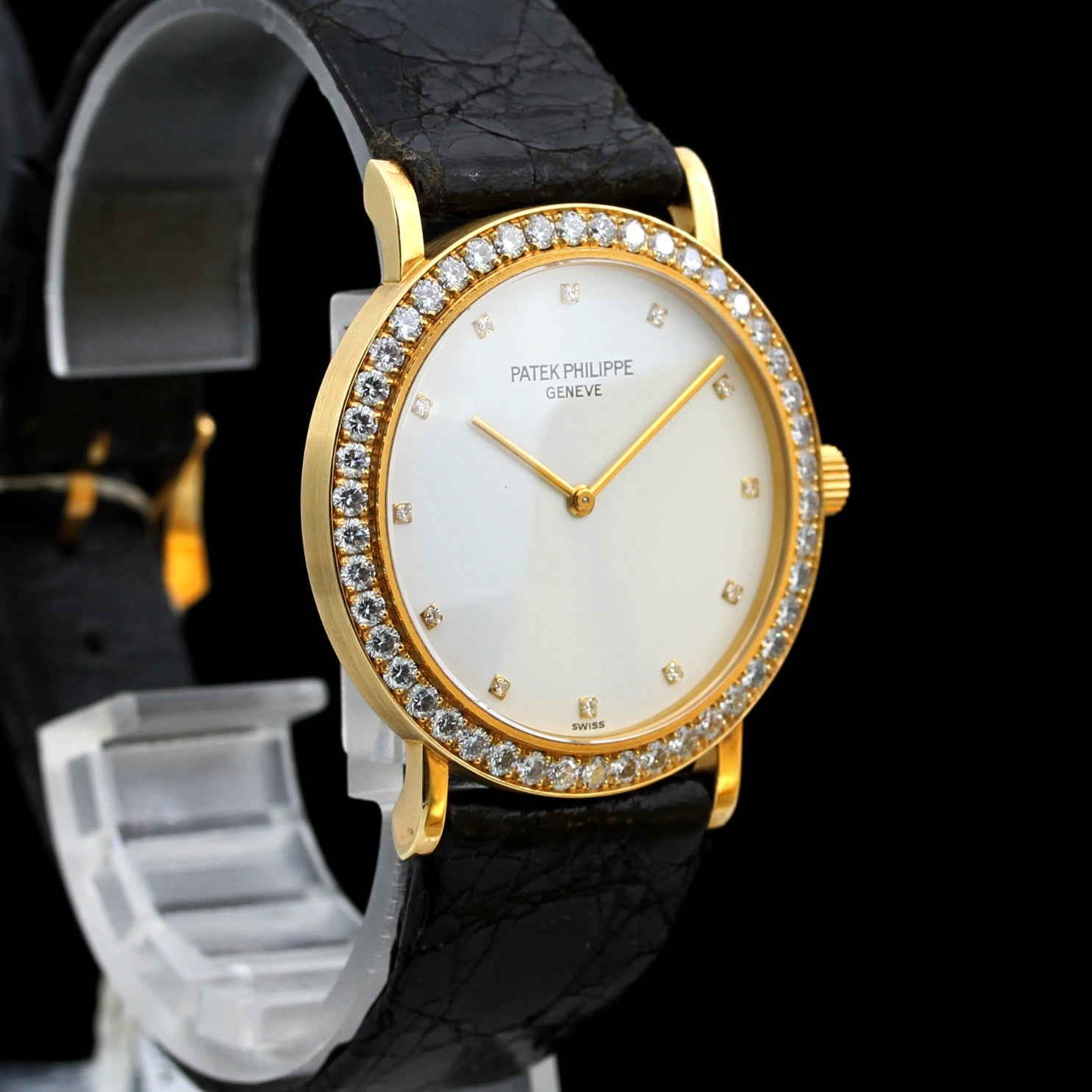 Patek Philippe Calatrava 33.5mm Gelbgold, 46 Brillanten, Diamonds, 5006, Box+Papers DE - LUXUHRIA