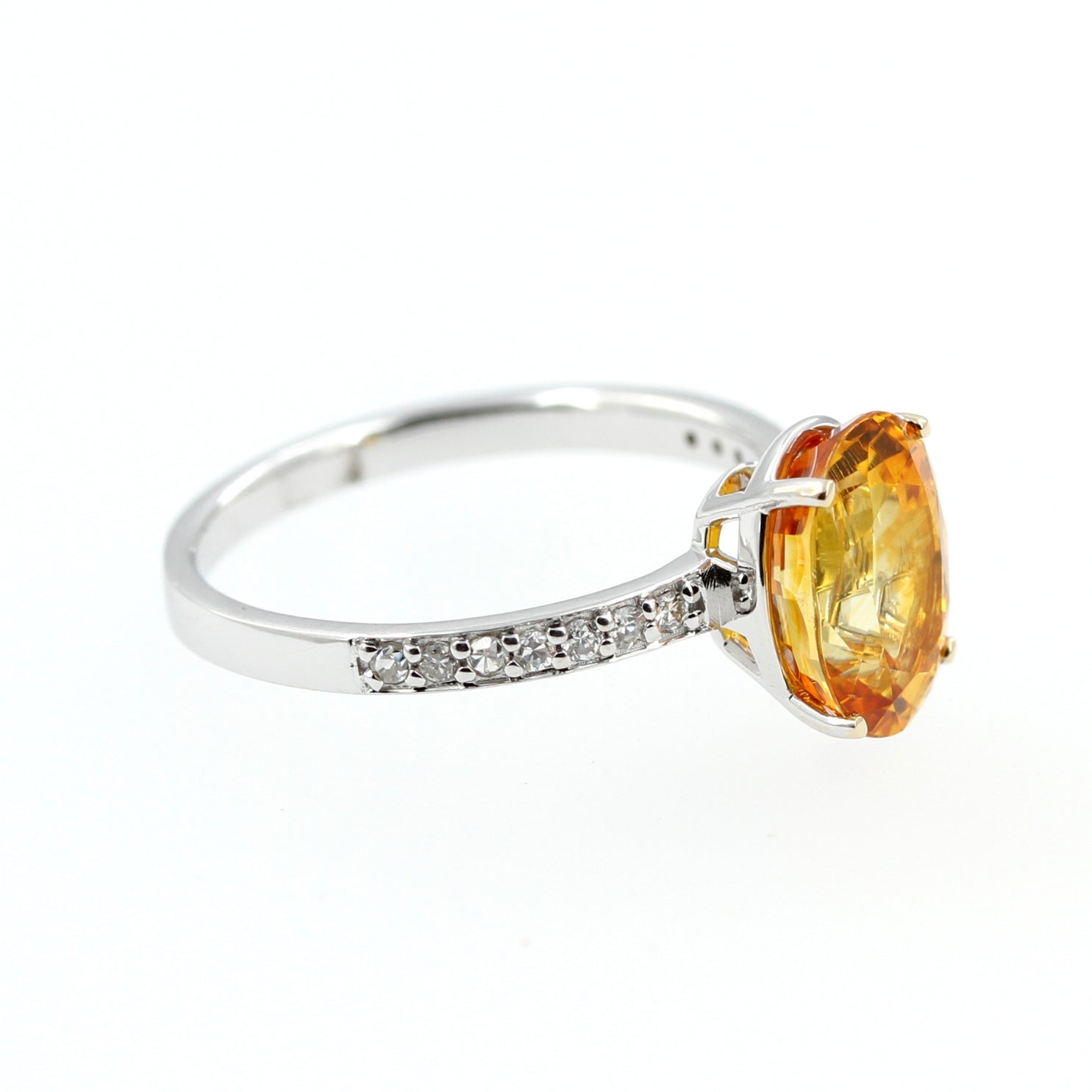 Ring »Saphir Orange« 3.38ct (beh.) in 18ct. Weißgold gefasst mit 0,14ct. Diamantbesatz, RG 54 - LUXUHRIA