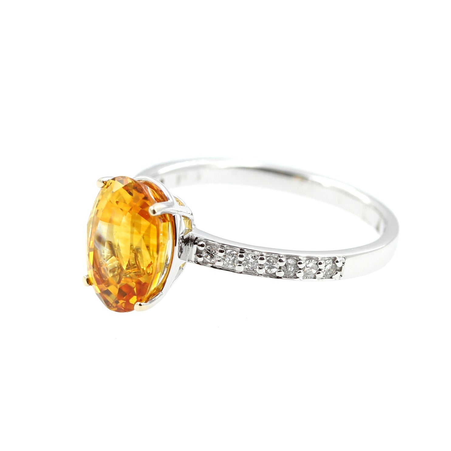 Ring »Saphir Orange« 3.38ct (beh.) in 18ct. Weißgold gefasst mit 0,14ct. Diamantbesatz, RG 54 - LUXUHRIA